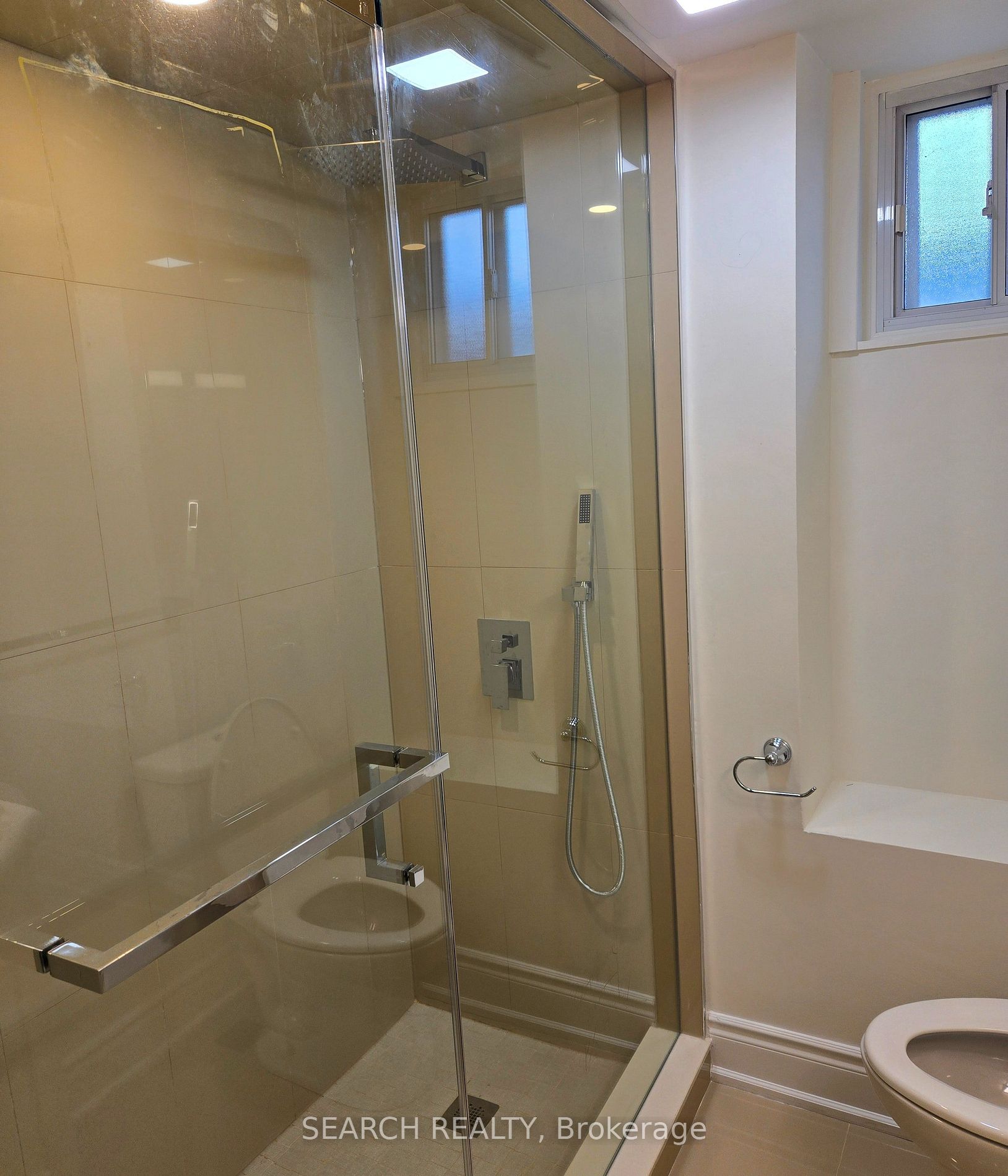8 Northampton Dr