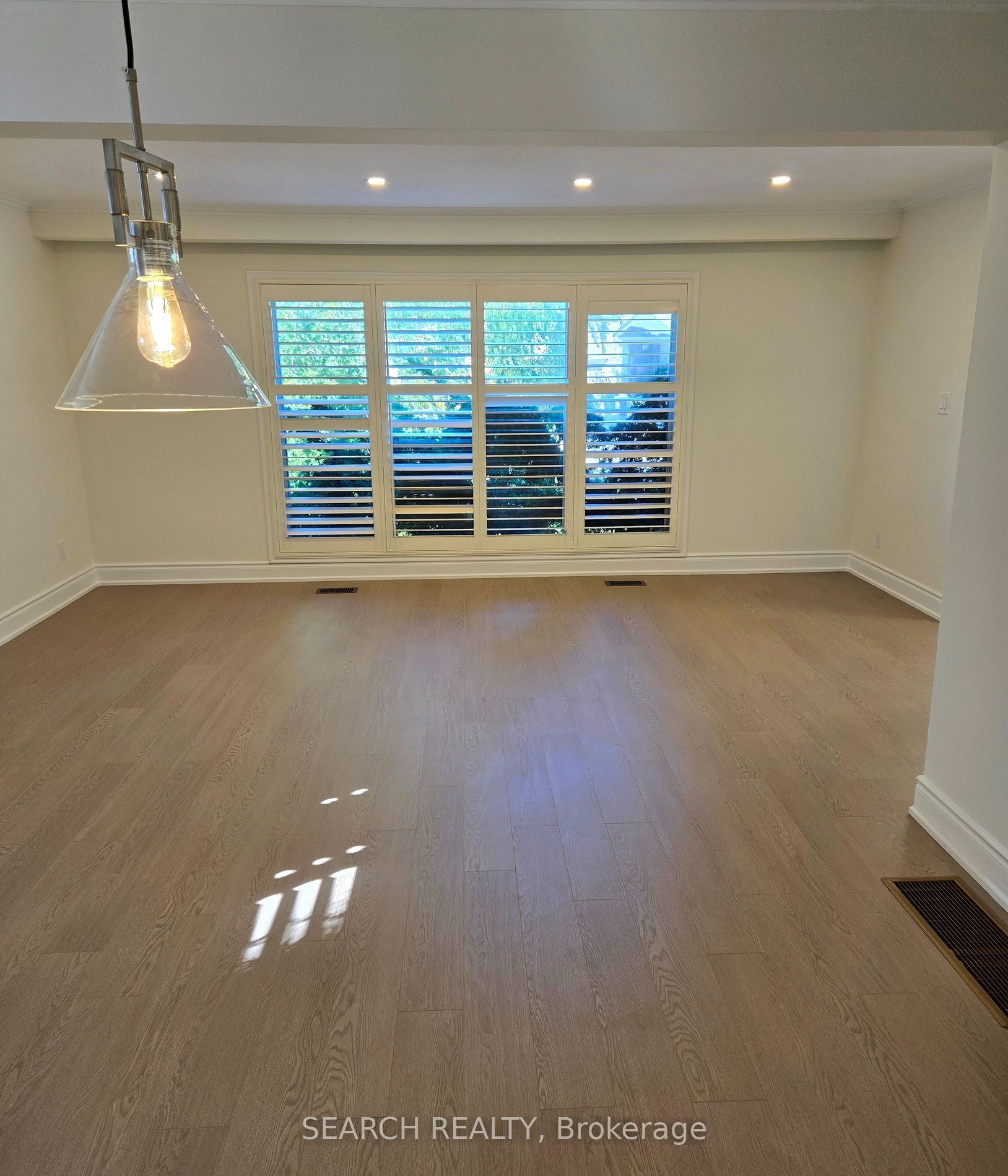 8 Northampton Dr