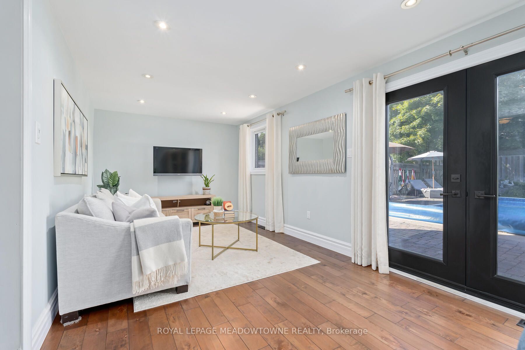 113 Irwin Cres