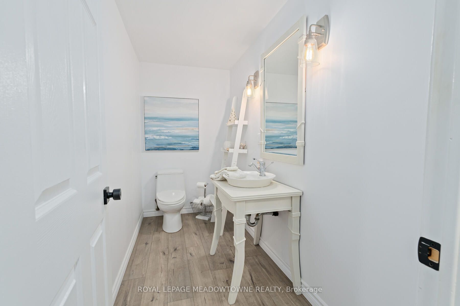 113 Irwin Cres