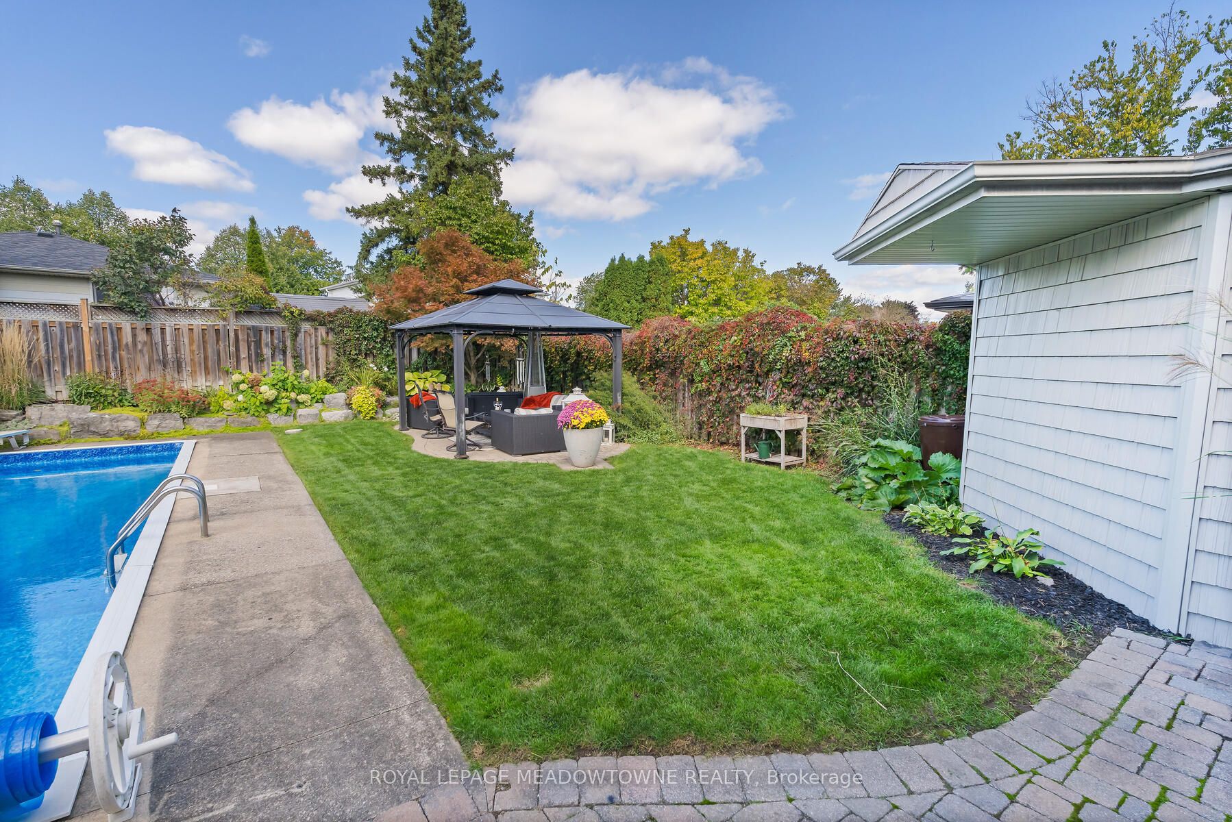 113 Irwin Cres