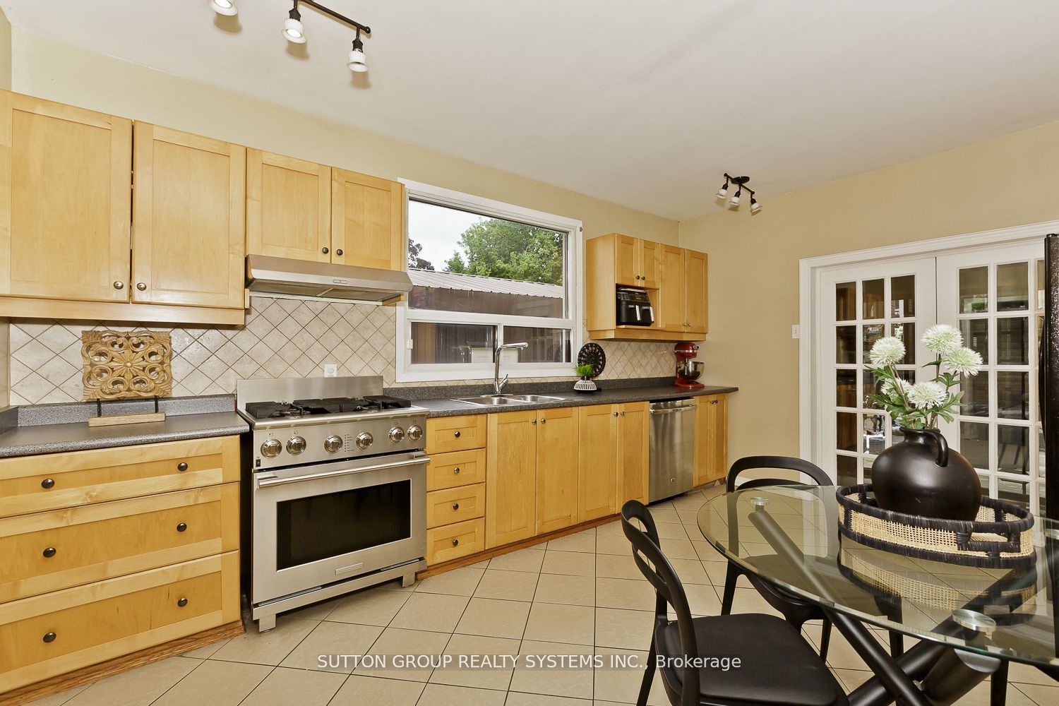 34 Fairfield Ave