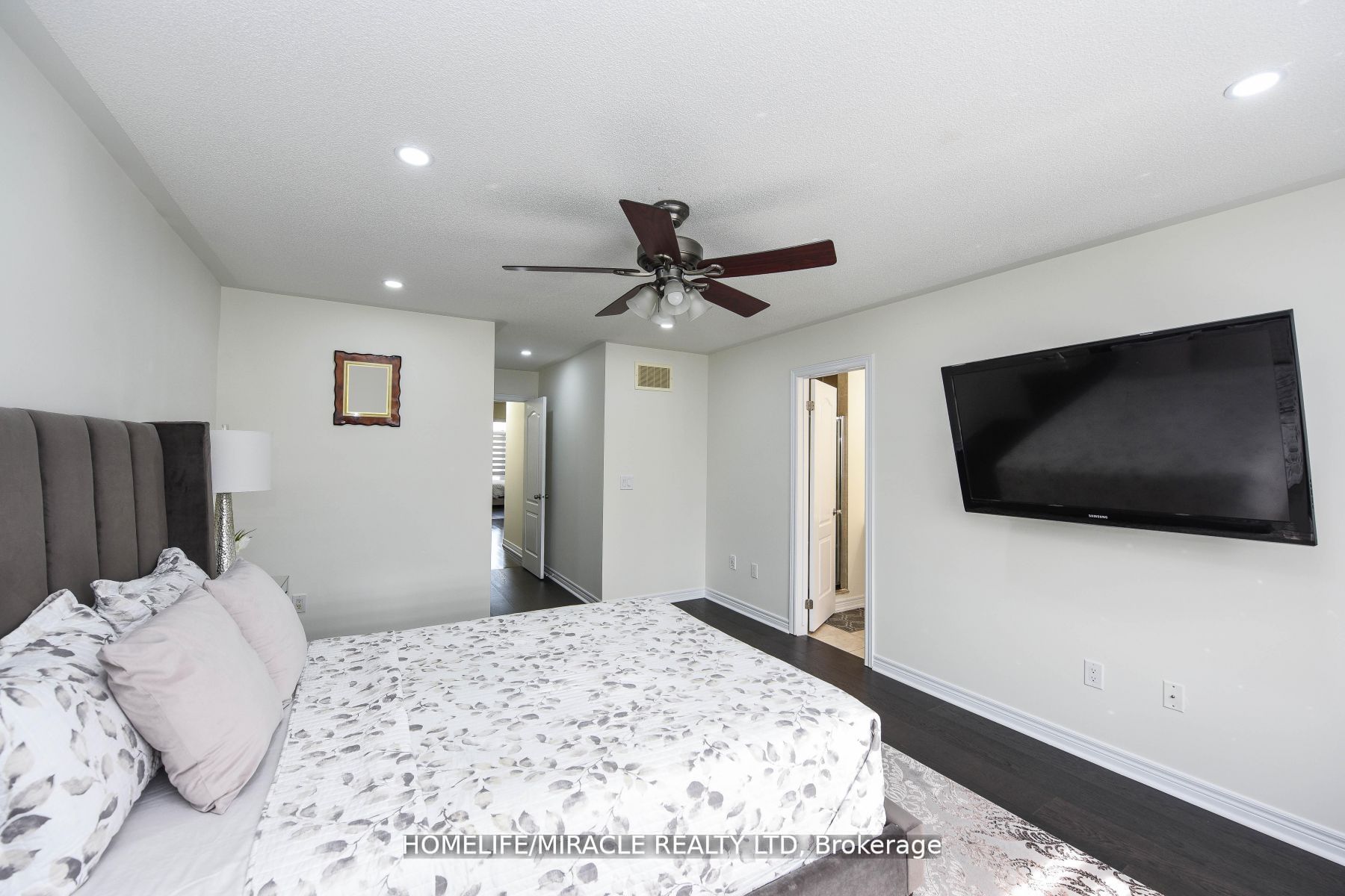22 Long Branch Tr