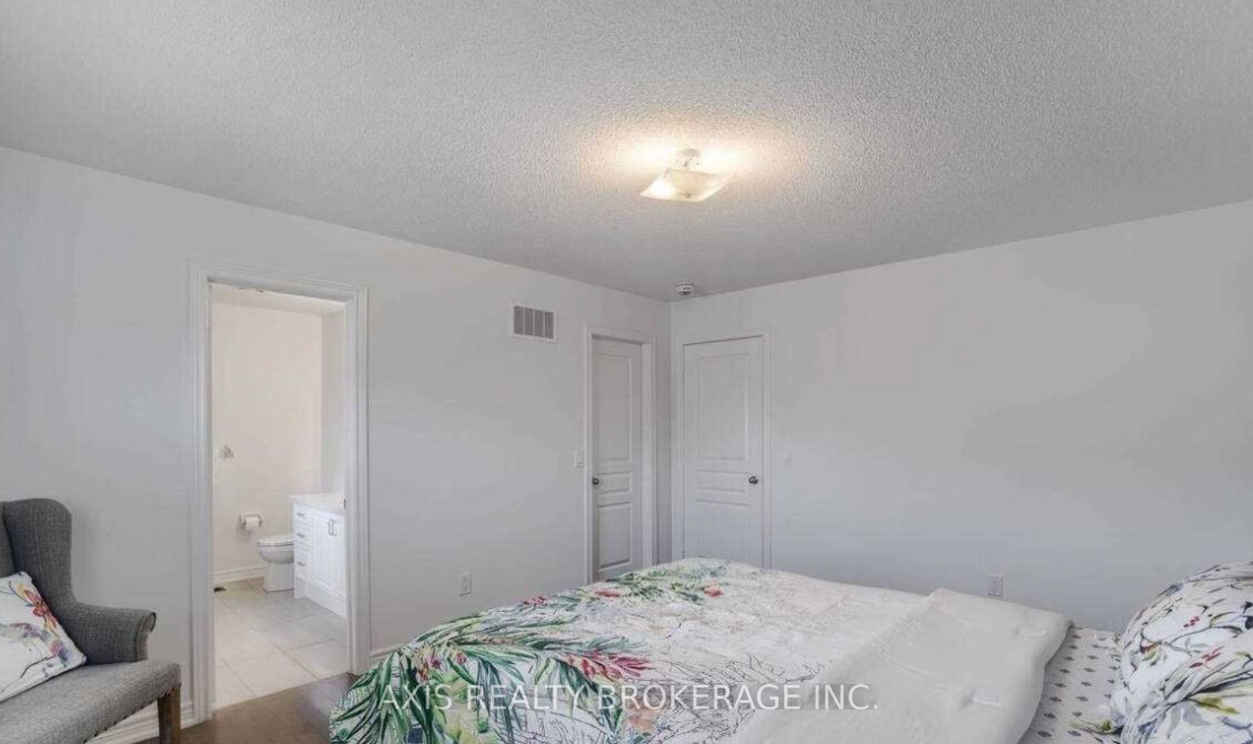 15 Grove End Way