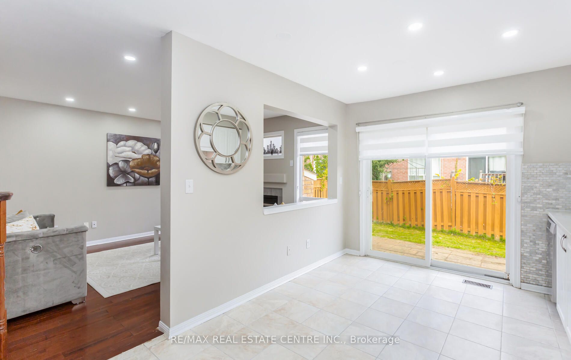 1104 Barclay Circ