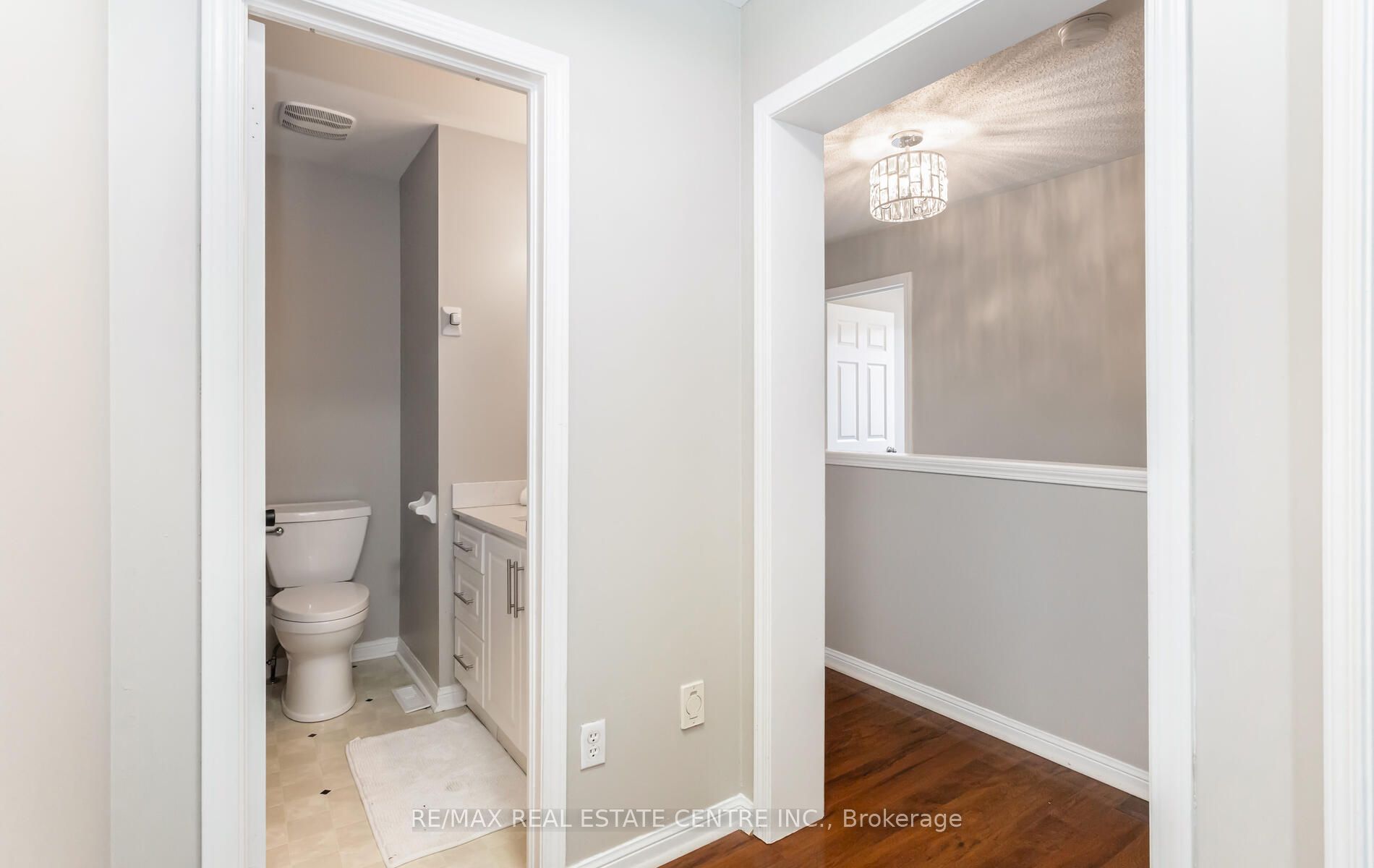 1104 Barclay Circ
