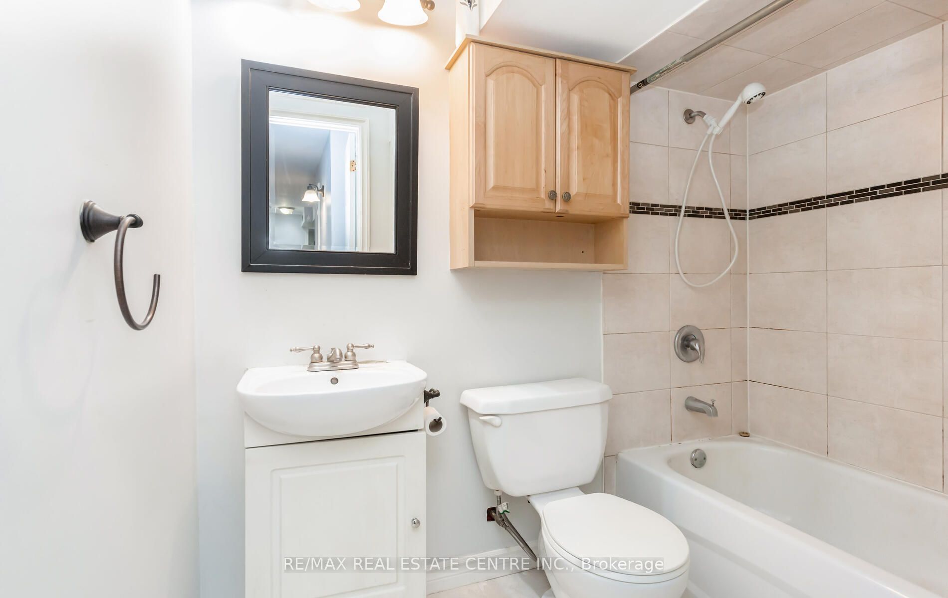 1104 Barclay Circ