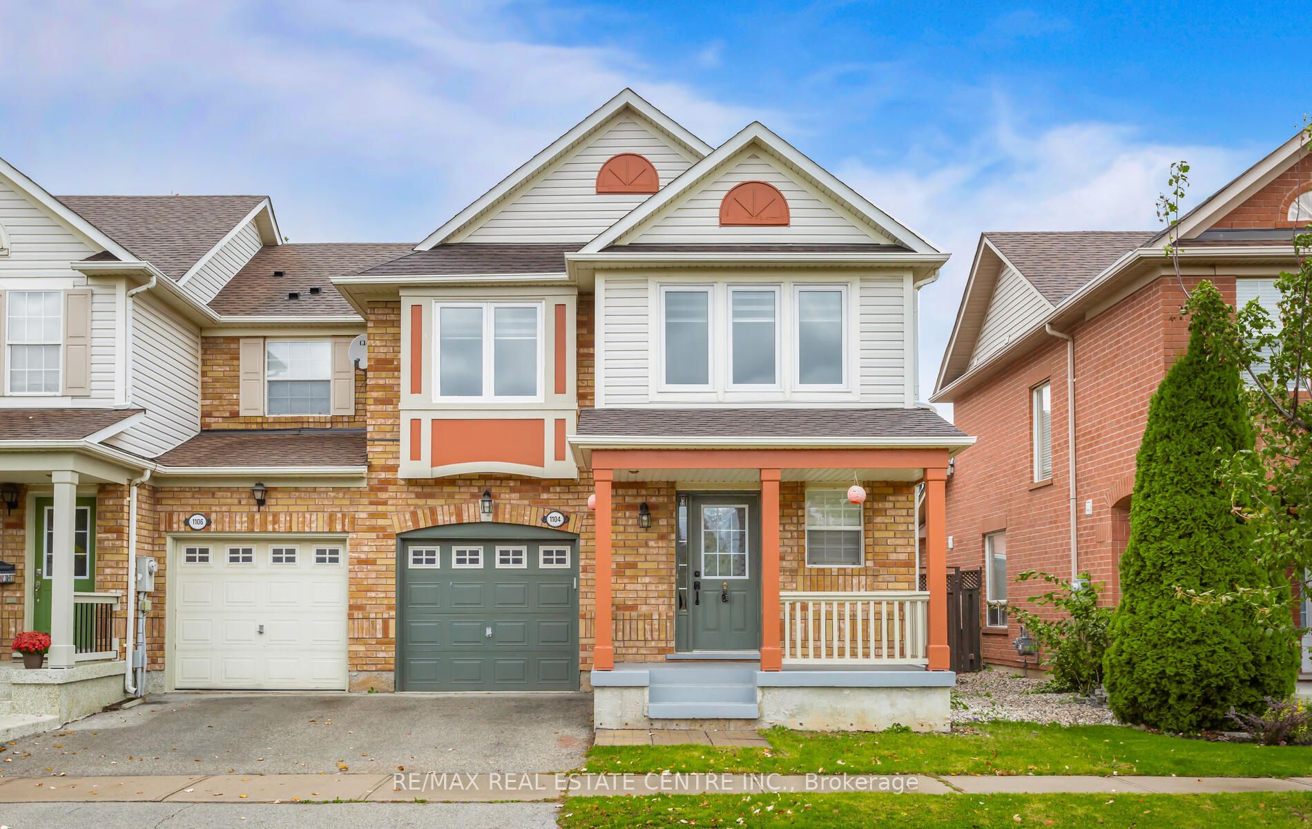 1104 Barclay Circ
