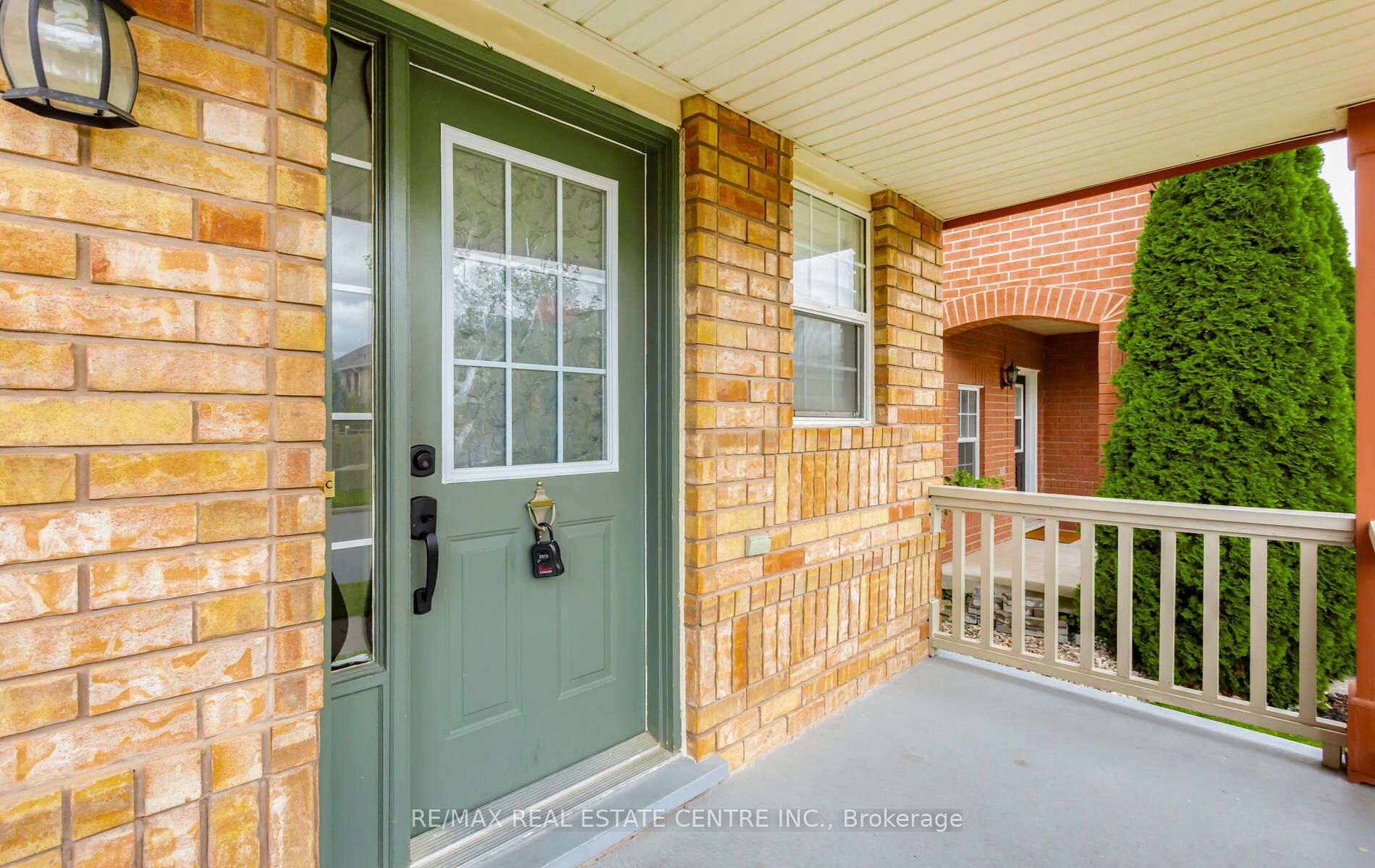 1104 Barclay Circ