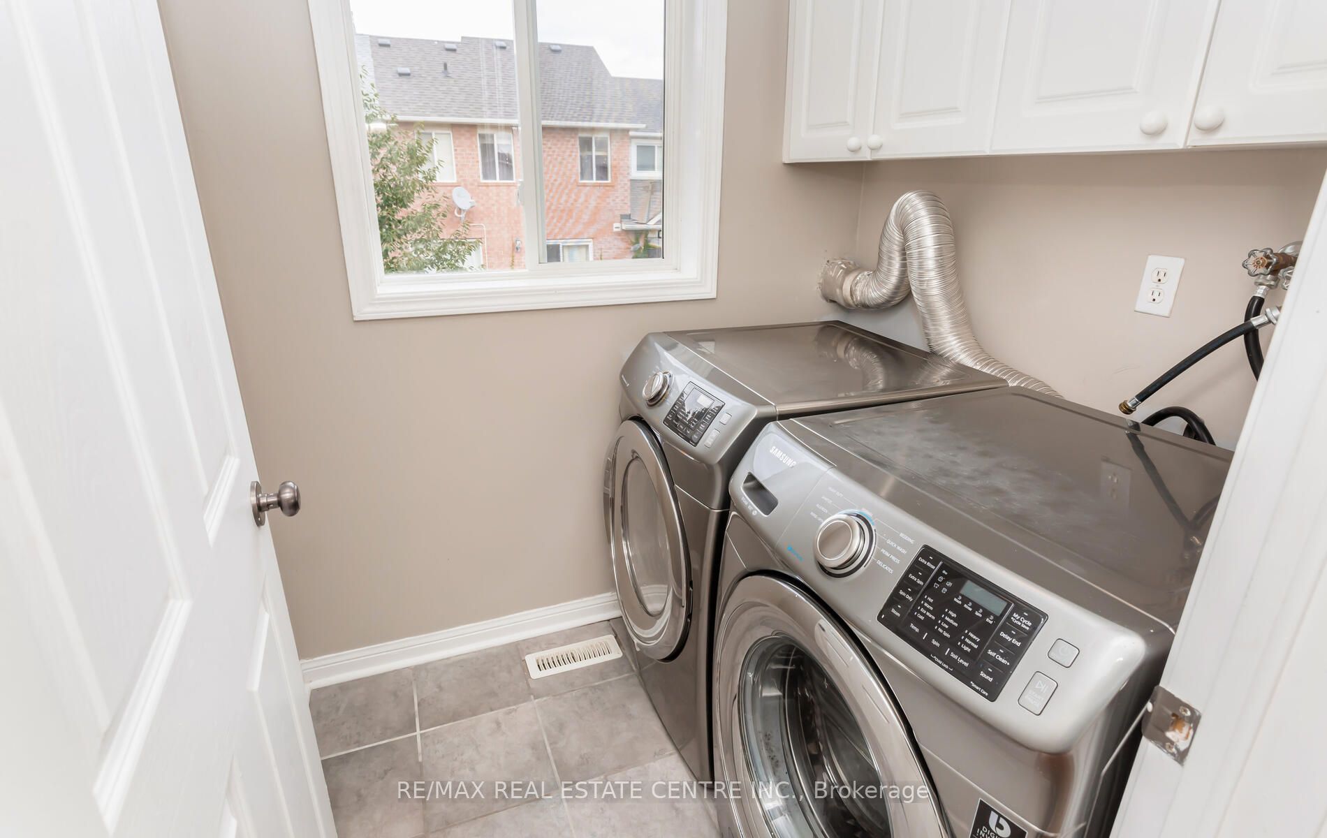 1104 Barclay Circ
