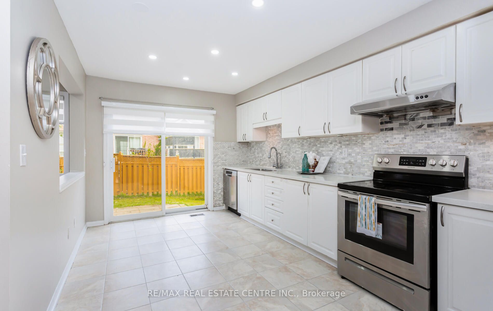 1104 Barclay Circ