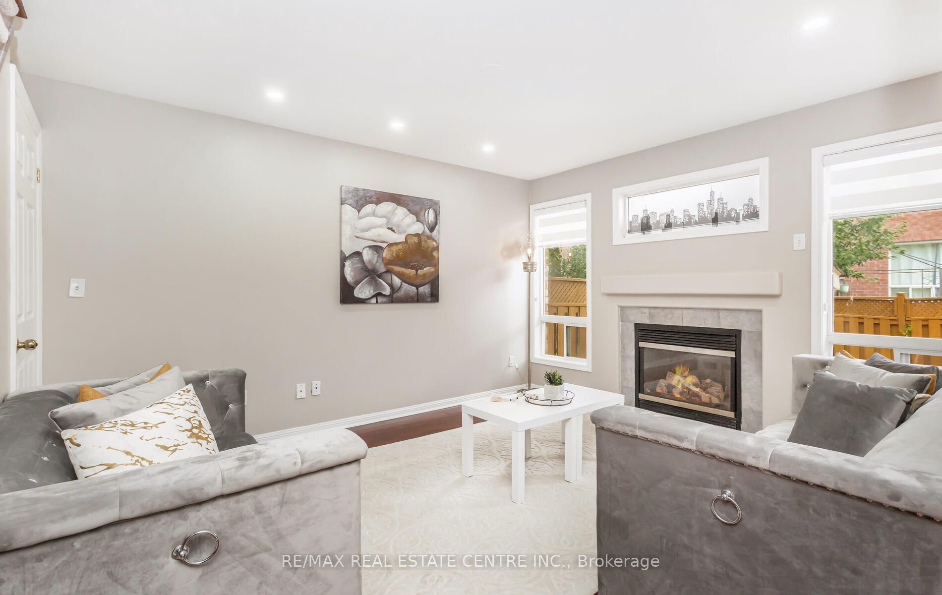 1104 Barclay Circ