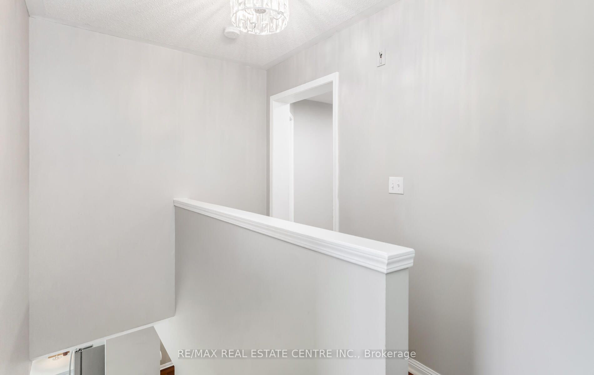 1104 Barclay Circ