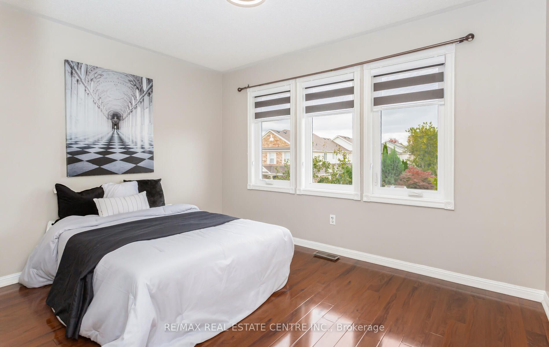1104 Barclay Circ