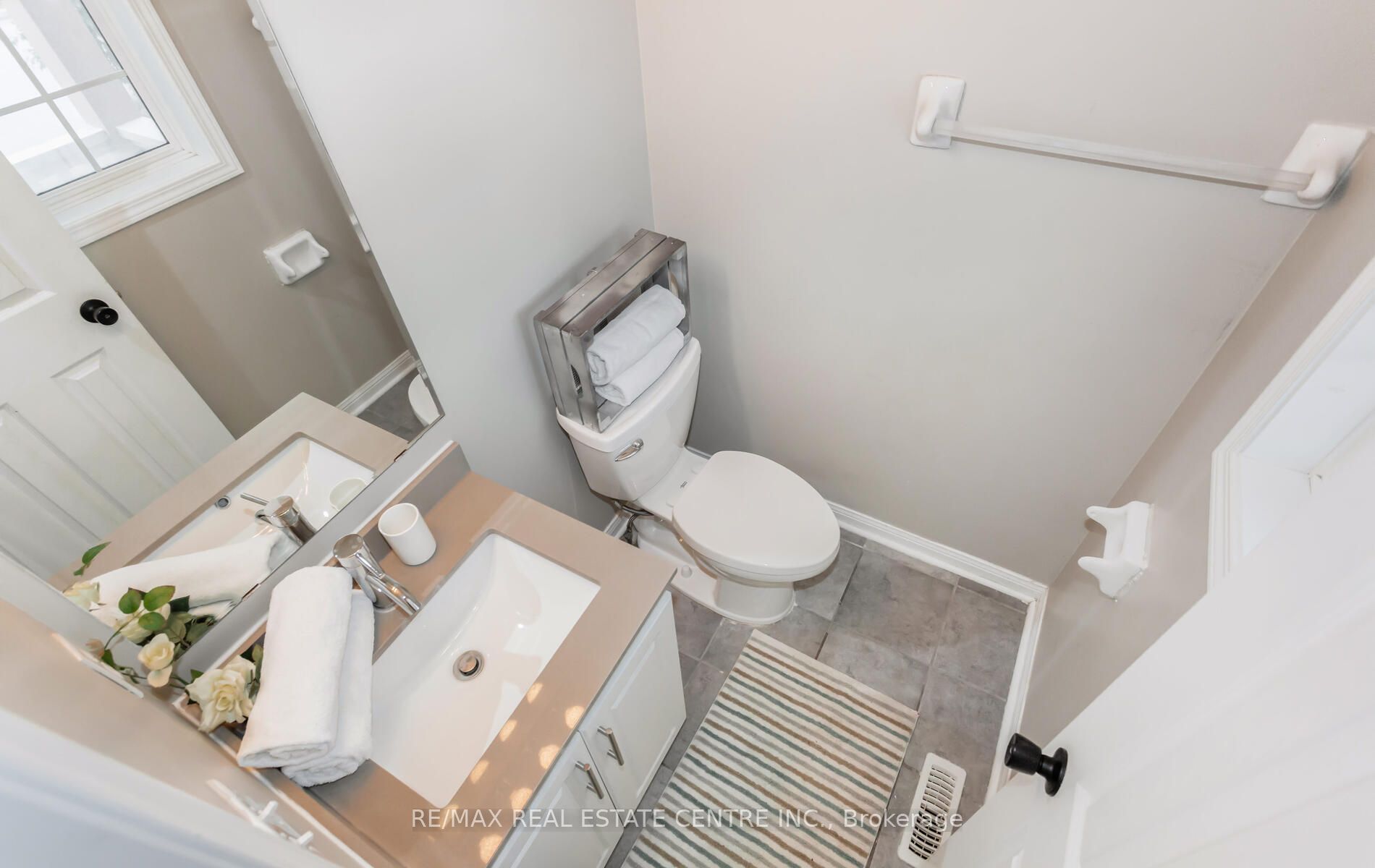 1104 Barclay Circ