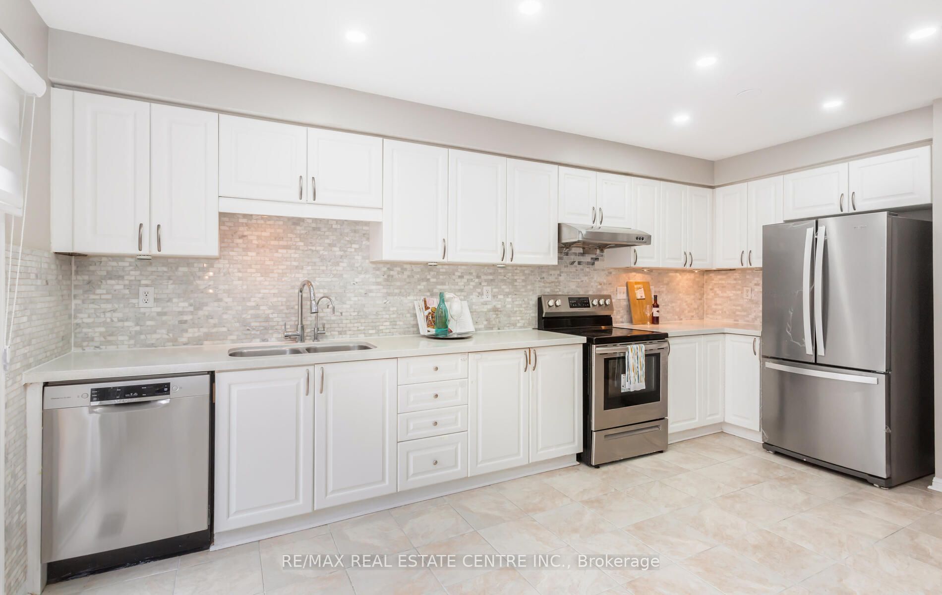 1104 Barclay Circ