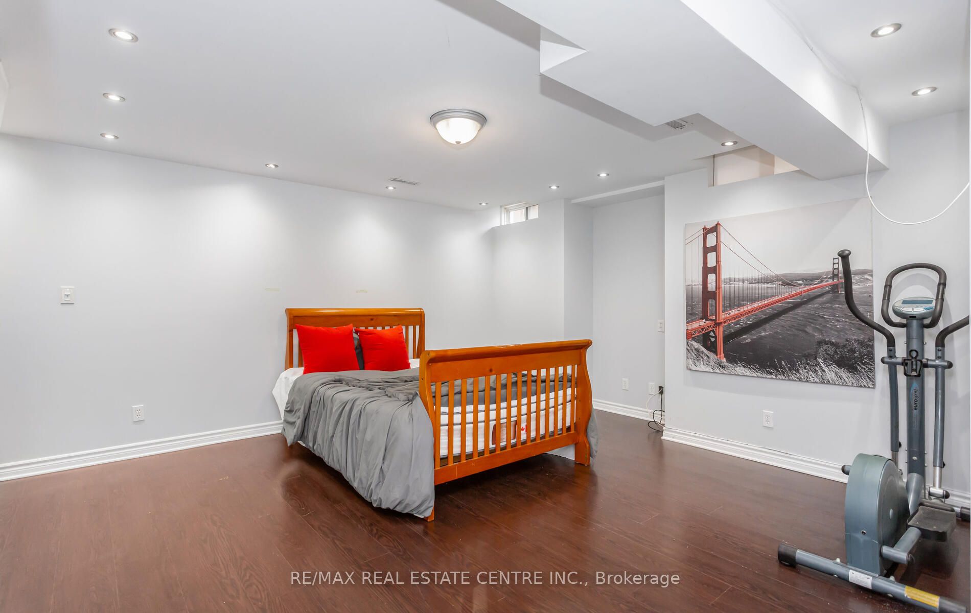 1104 Barclay Circ