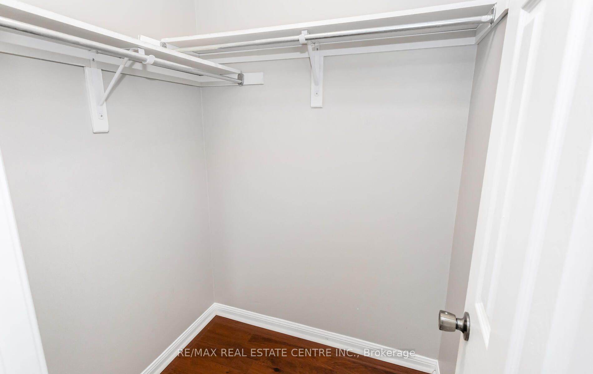 1104 Barclay Circ