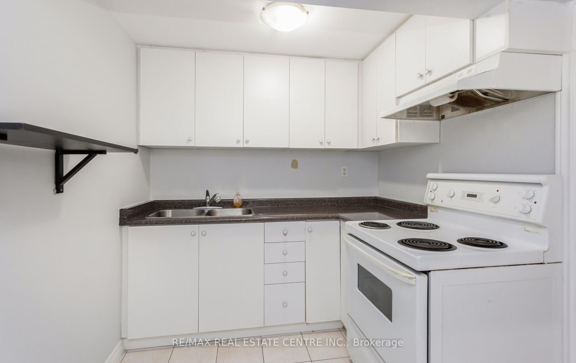 1104 Barclay Circ