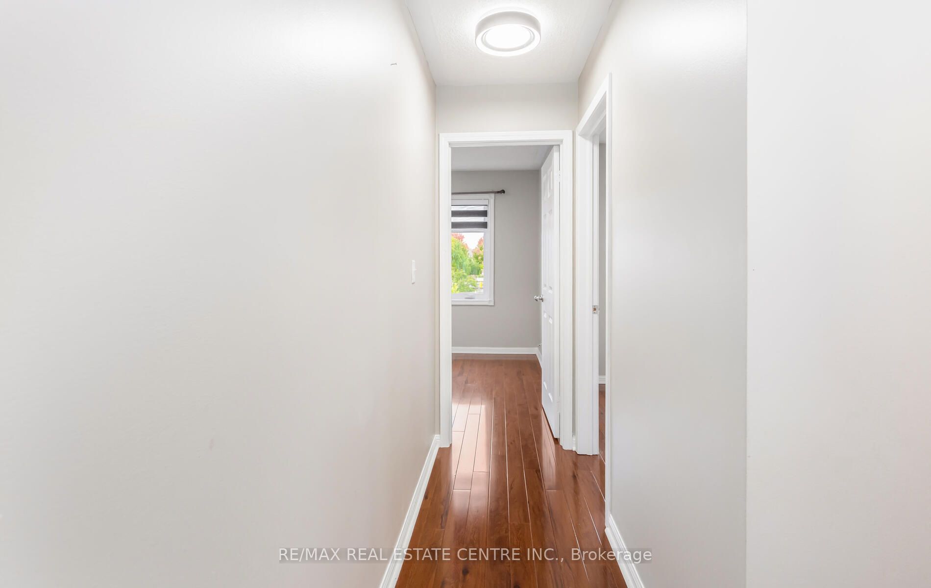 1104 Barclay Circ