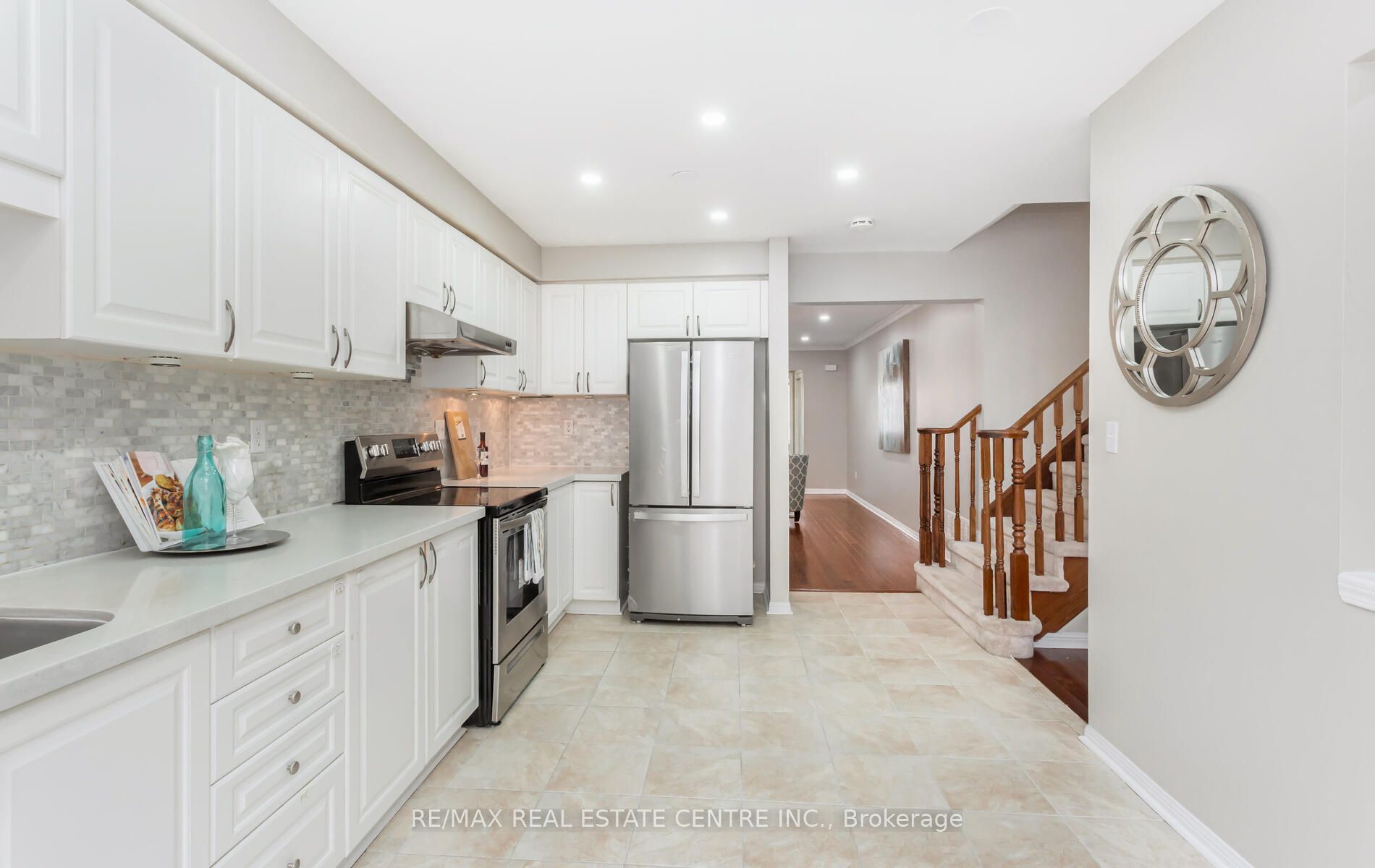 1104 Barclay Circ