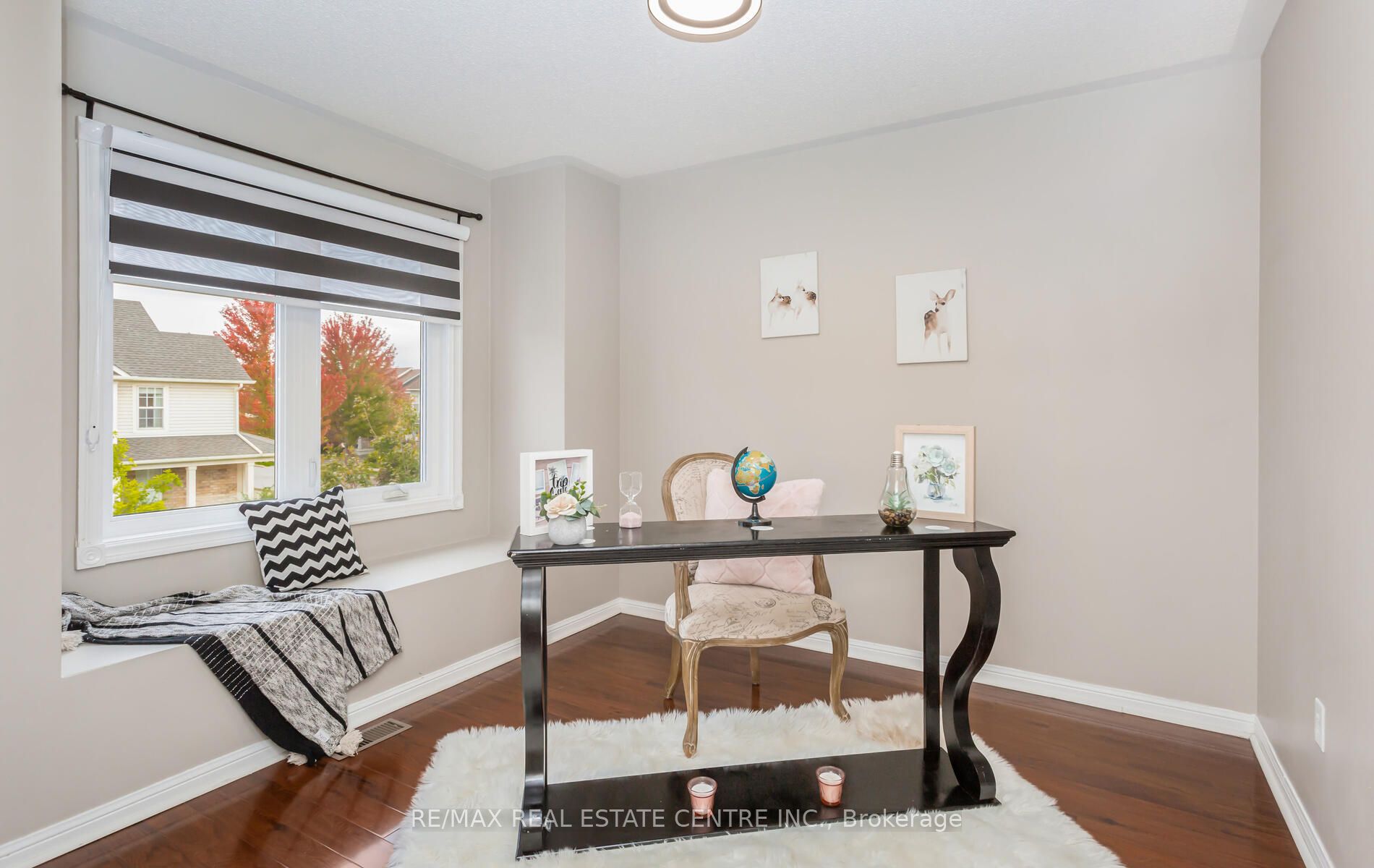1104 Barclay Circ