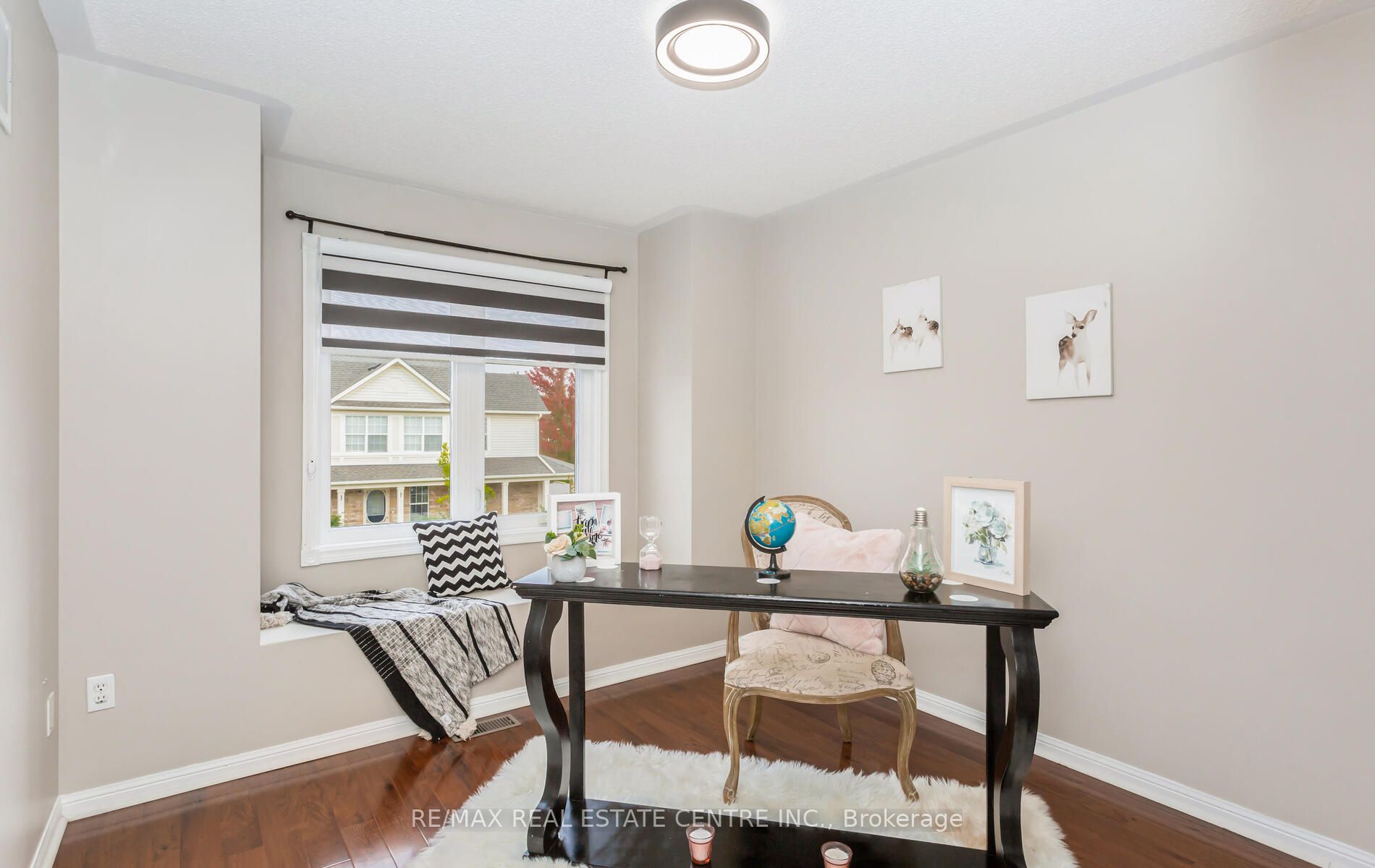 1104 Barclay Circ