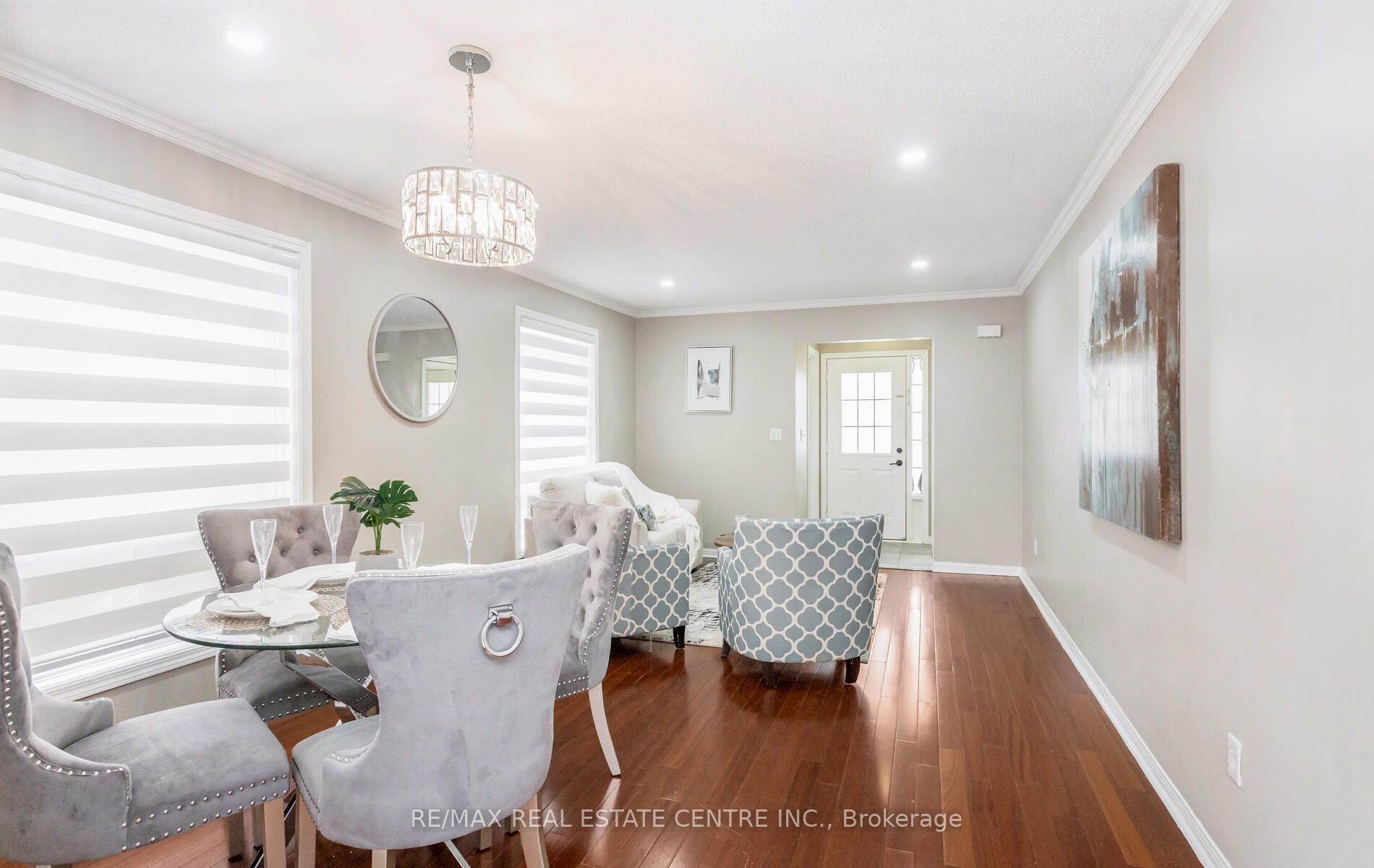 1104 Barclay Circ