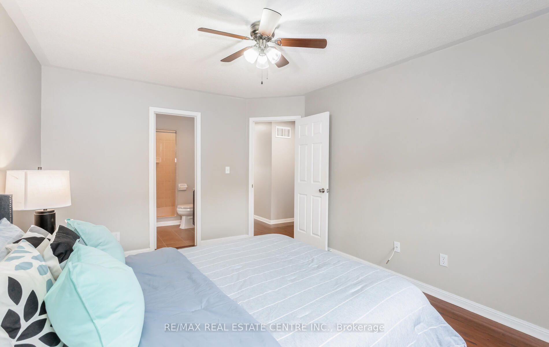 1104 Barclay Circ