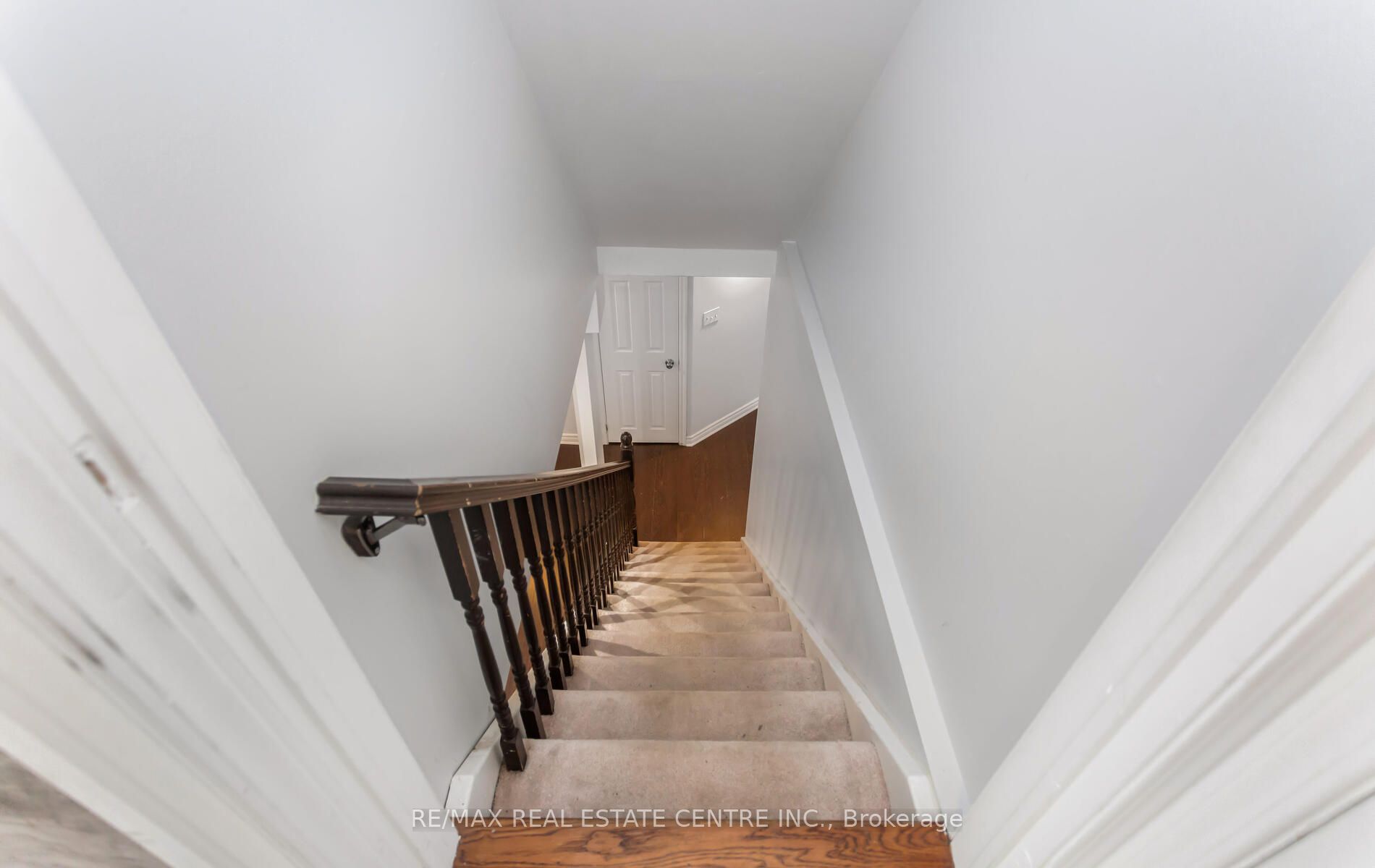 1104 Barclay Circ