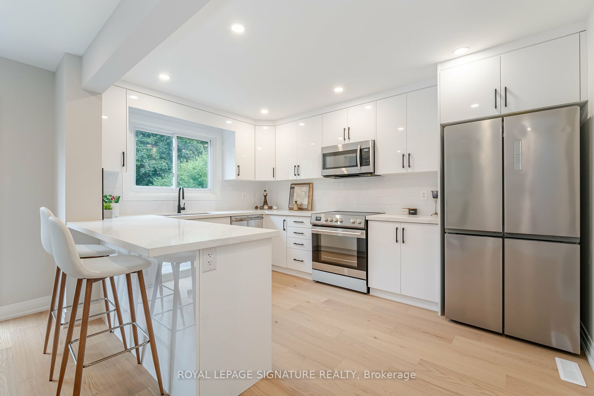 3381 Tallmast Cres