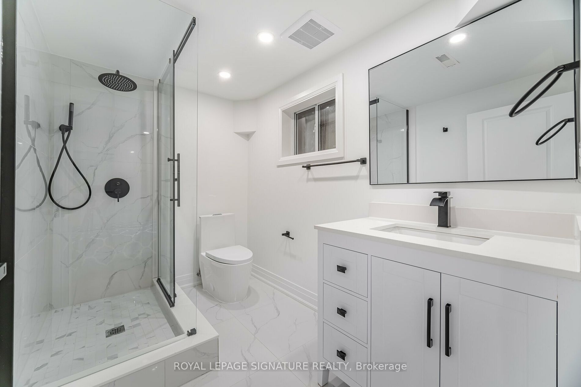 3381 Tallmast Cres