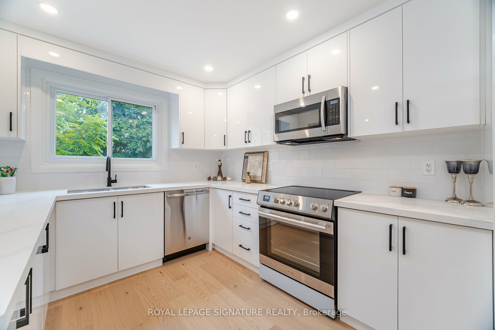3381 Tallmast Cres