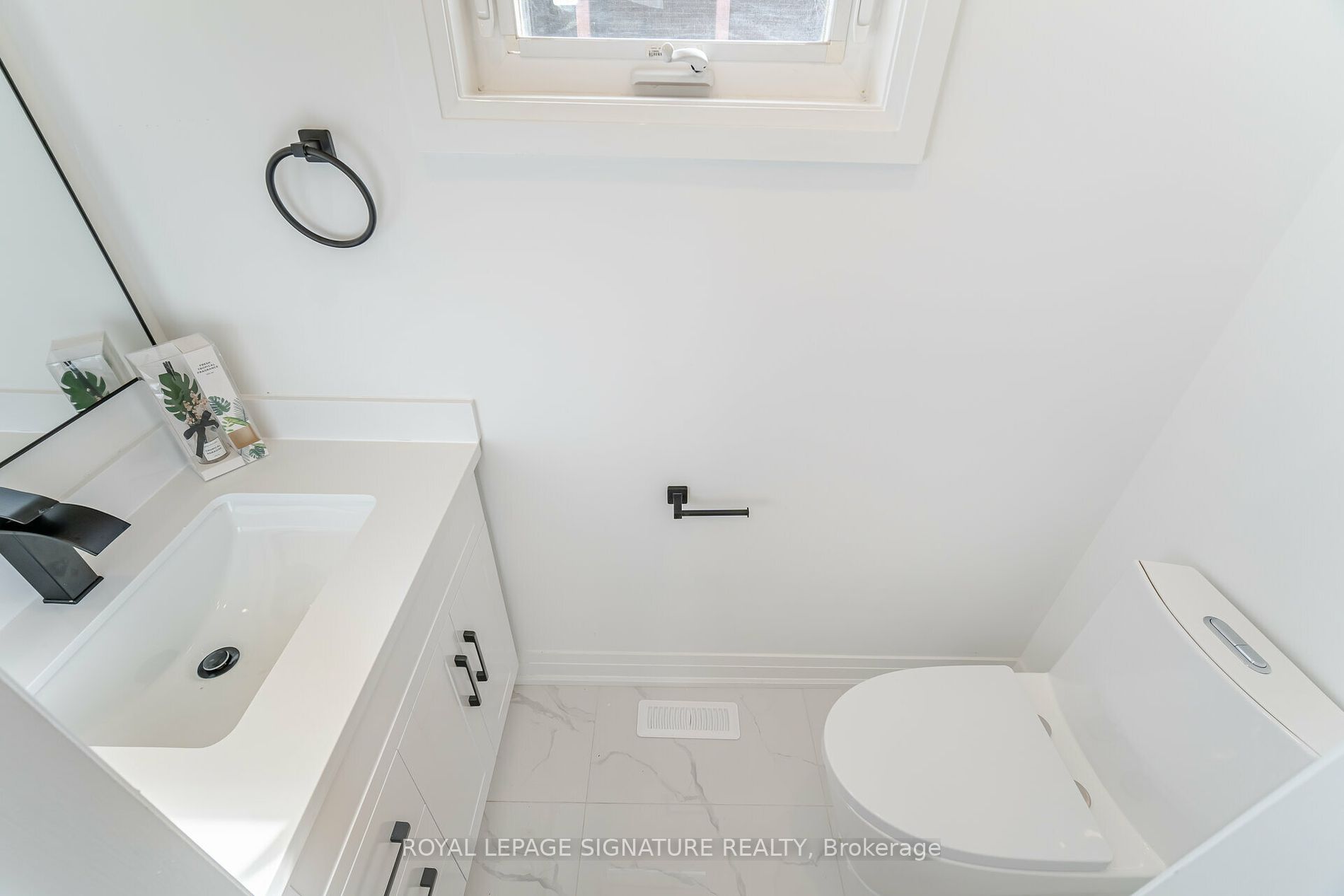 3381 Tallmast Cres