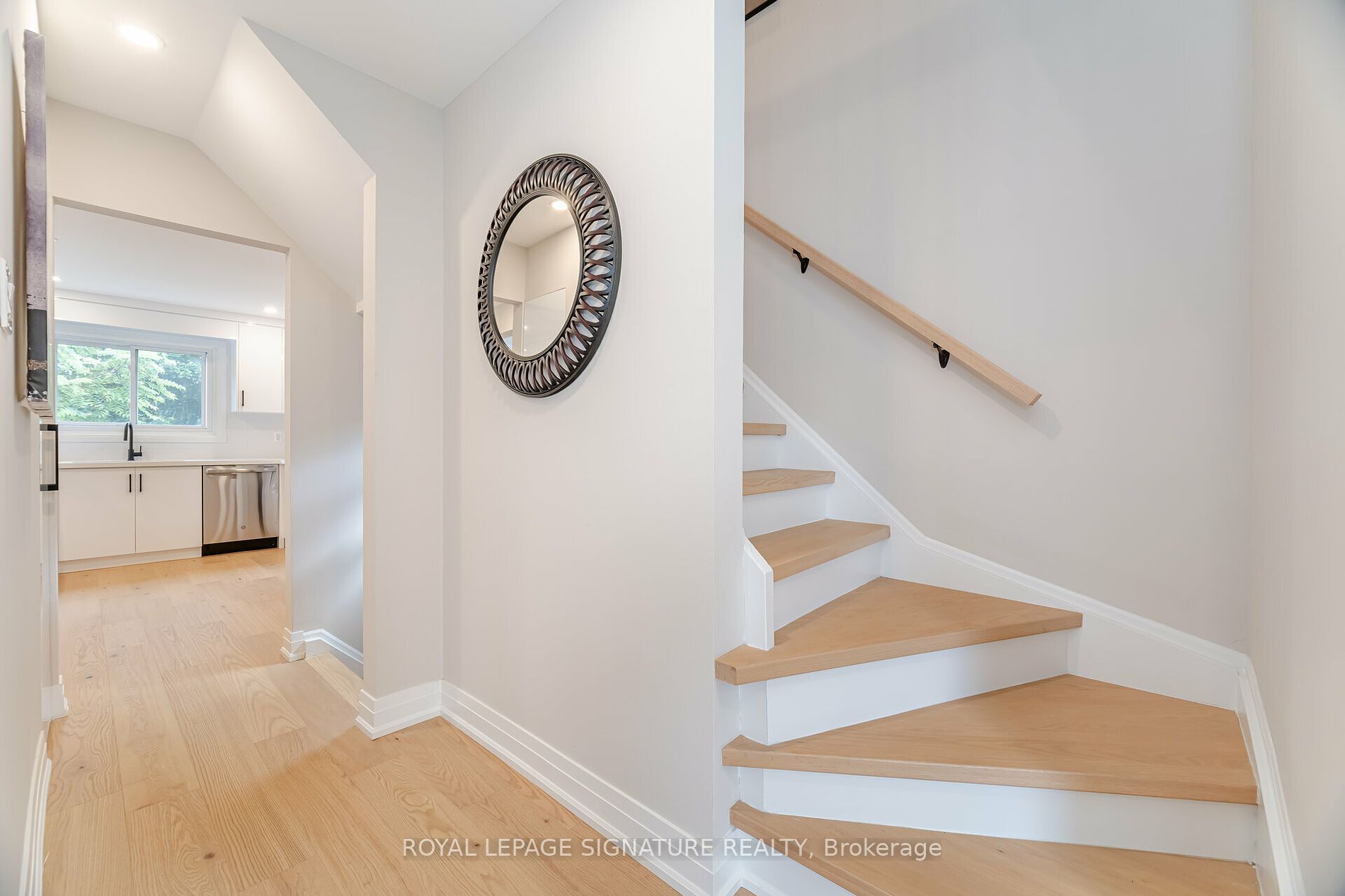 3381 Tallmast Cres