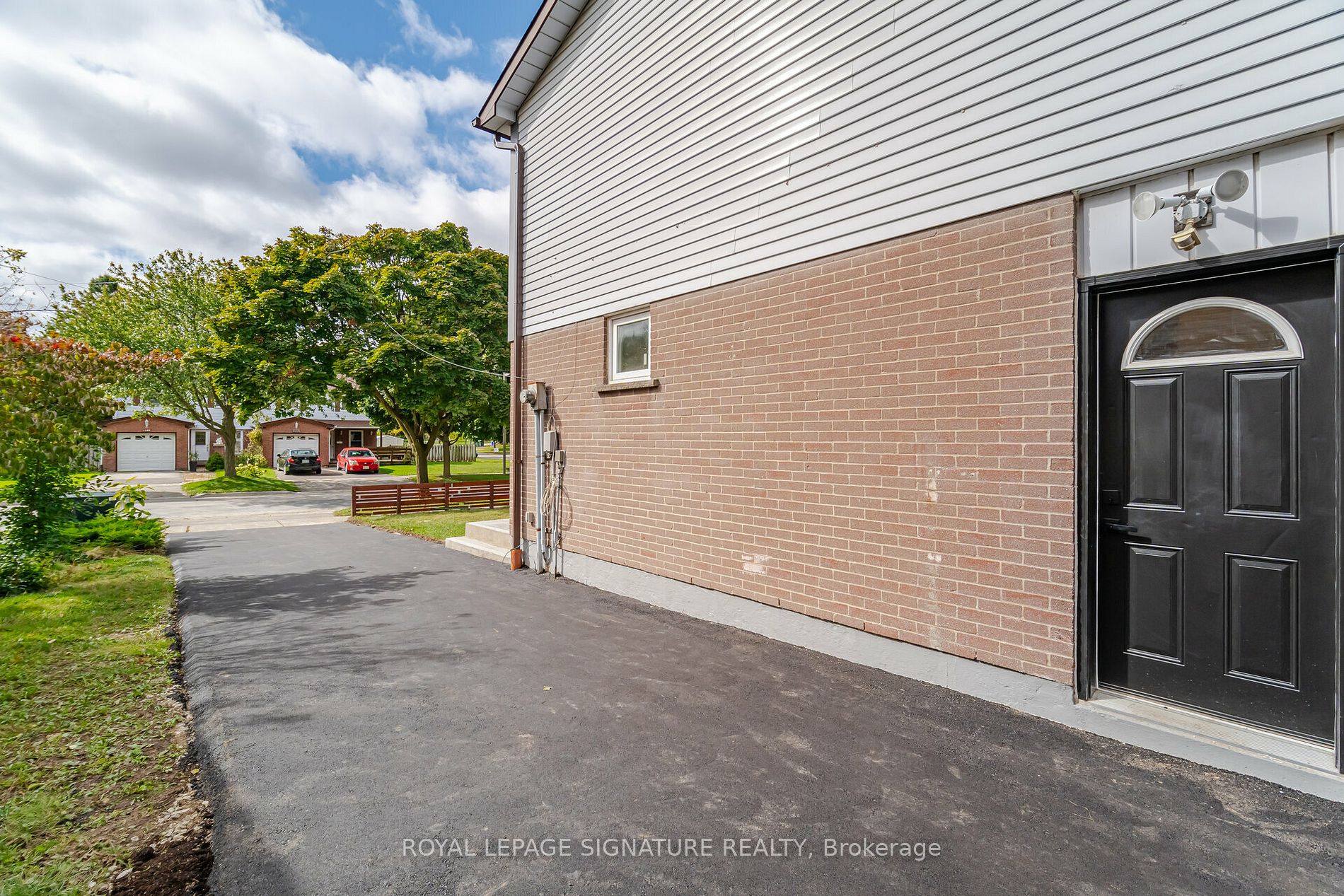 3381 Tallmast Cres