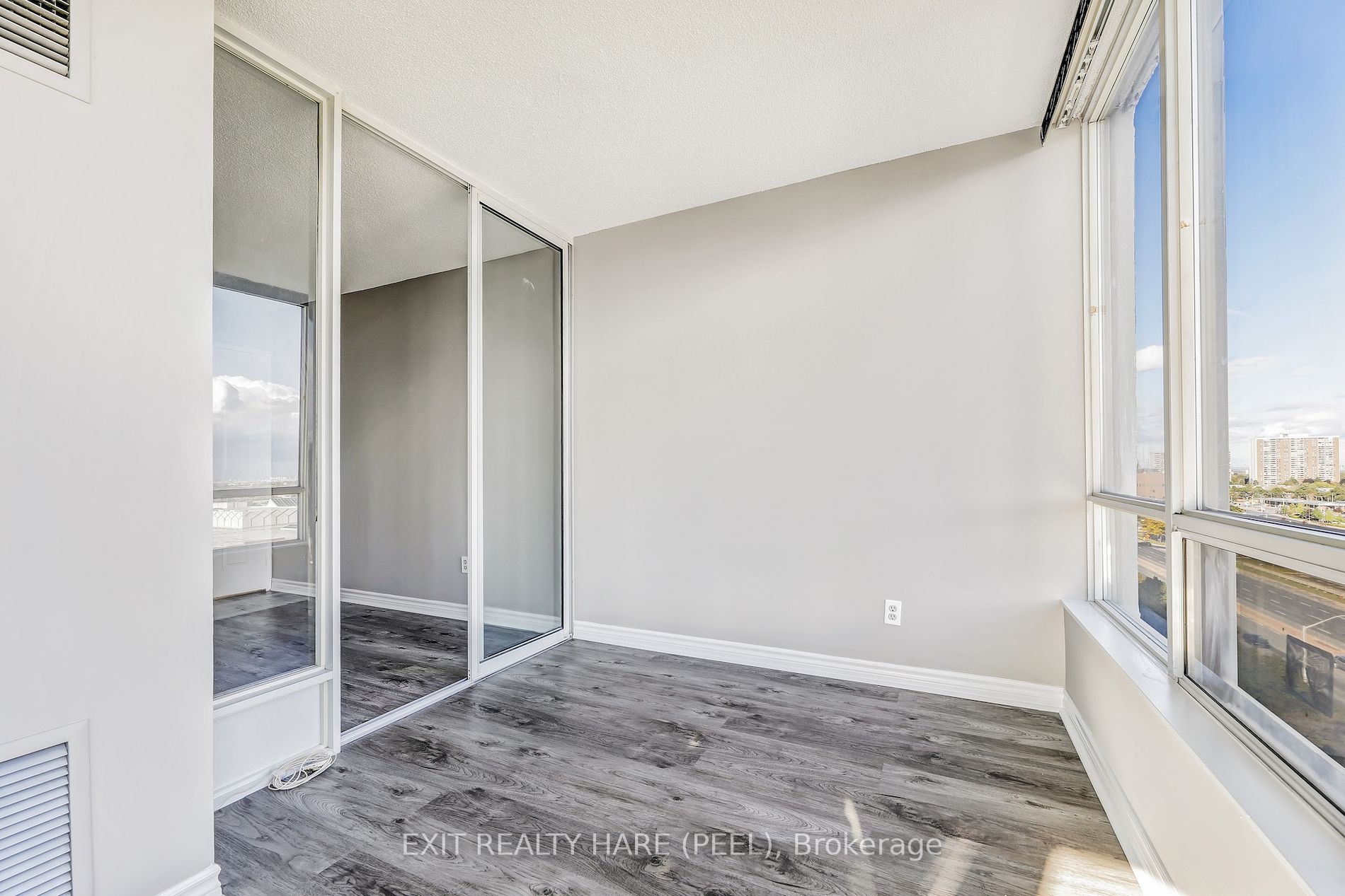 26 Hanover Rd, #1002