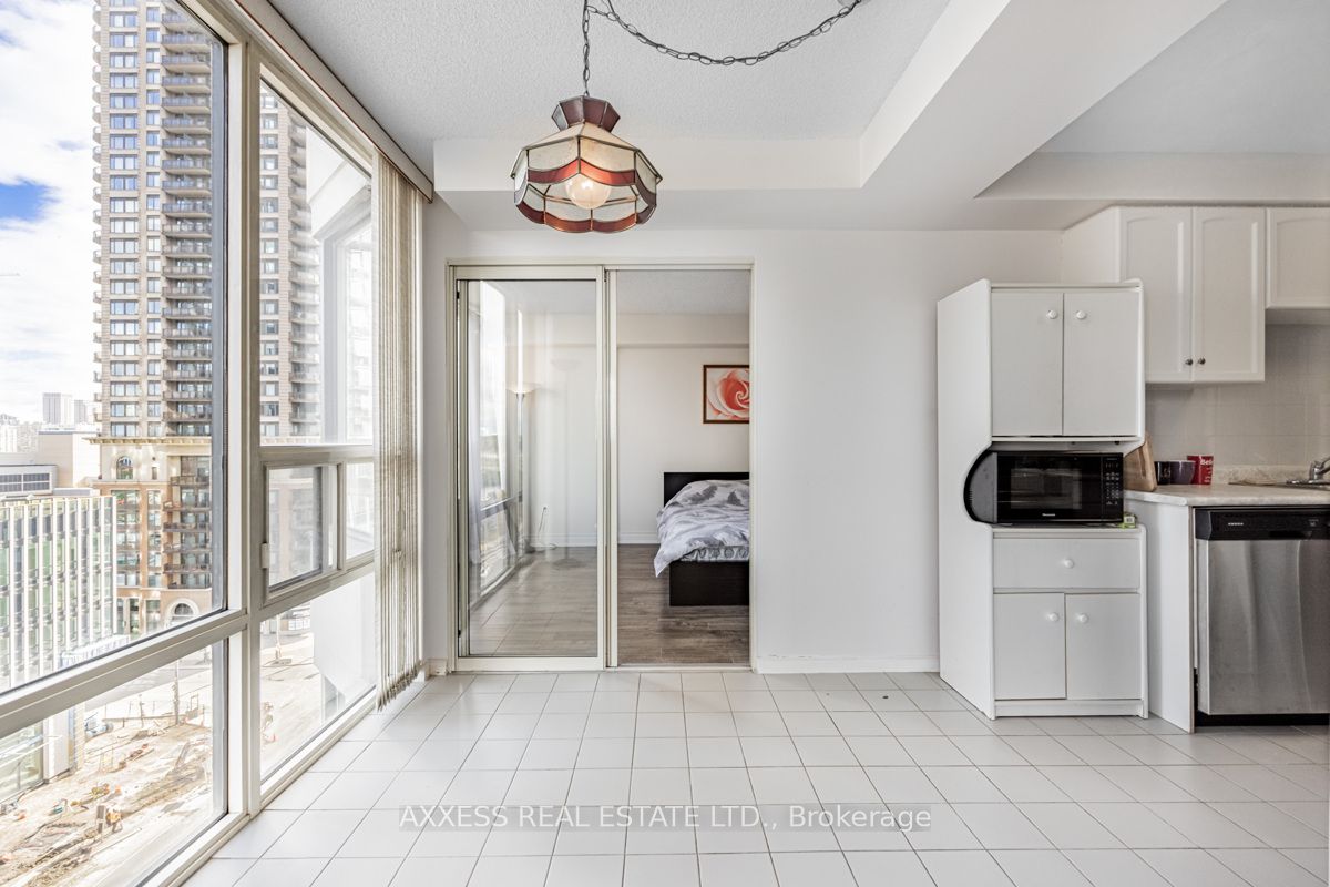 330 Rathburn Rd W, #1105