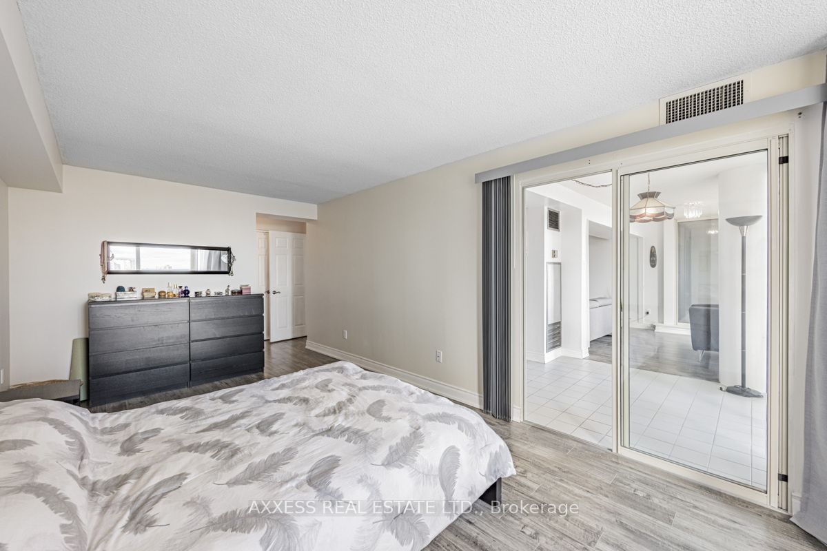 330 Rathburn Rd W, #1105