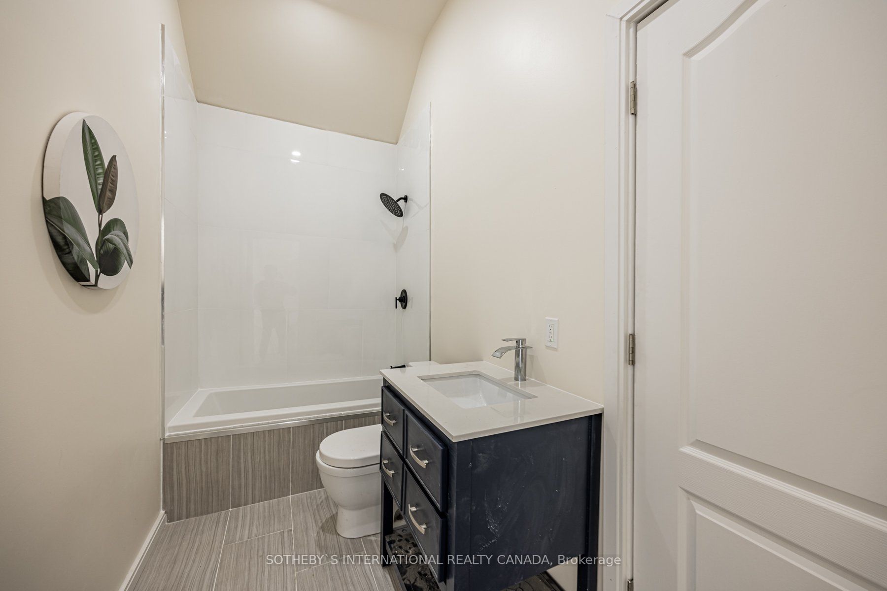 70 Dunraven Dr