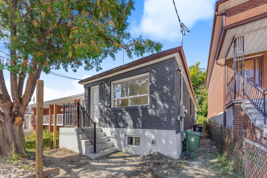 70 Dunraven Dr