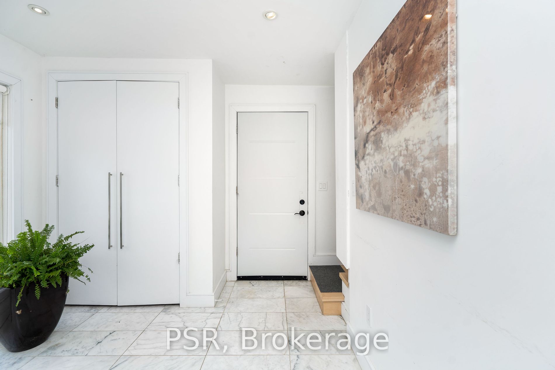 105 Mineola Rd W