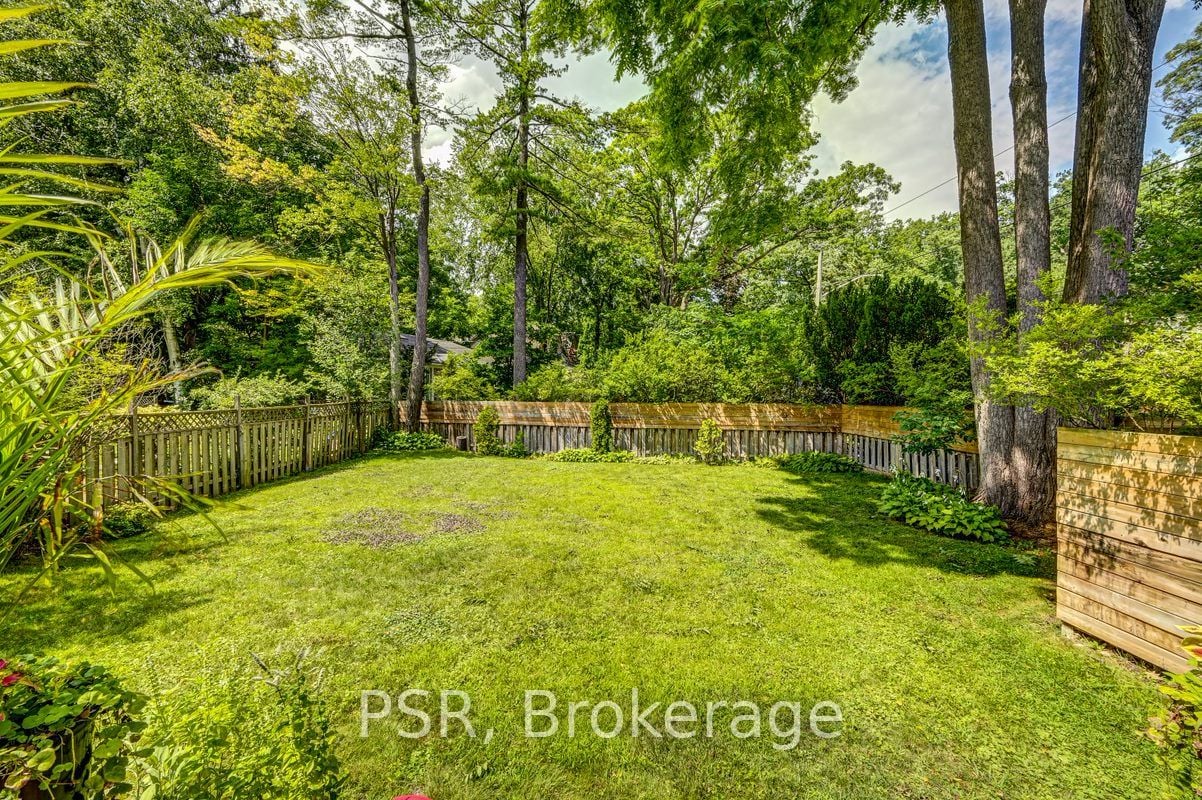105 Mineola Rd W