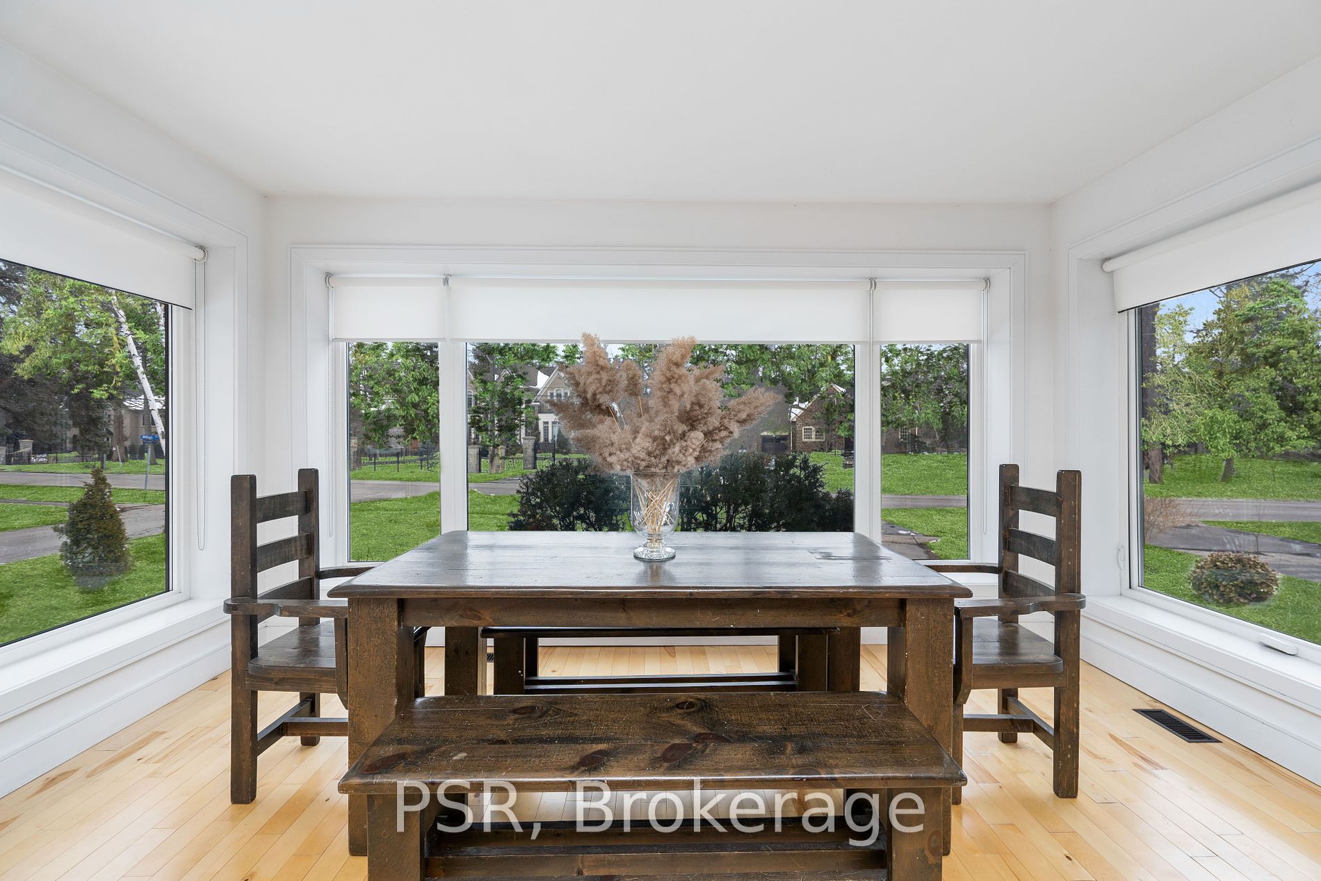 105 Mineola Rd W