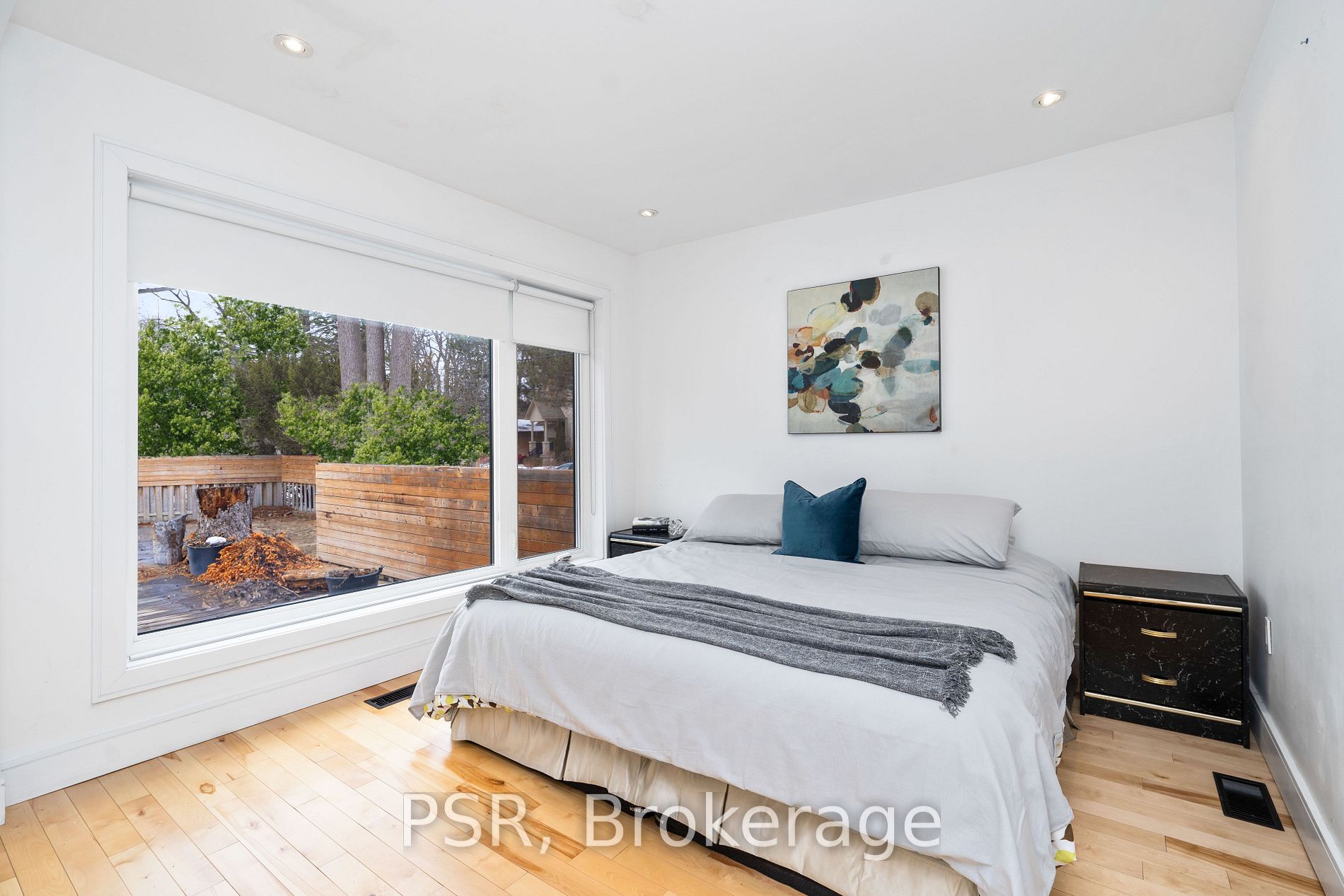 105 Mineola Rd W