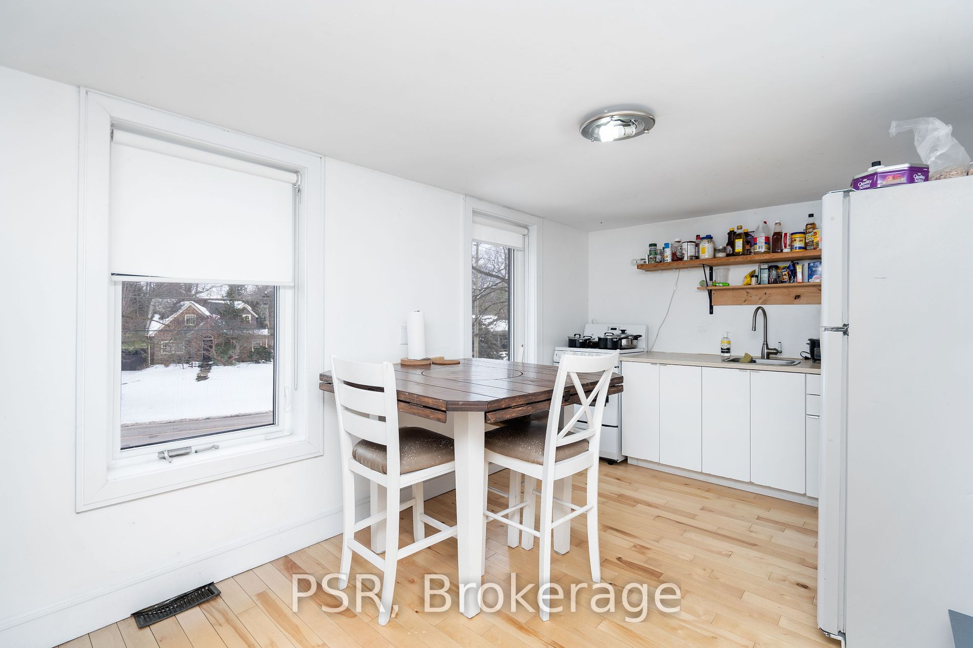 105 Mineola Rd W