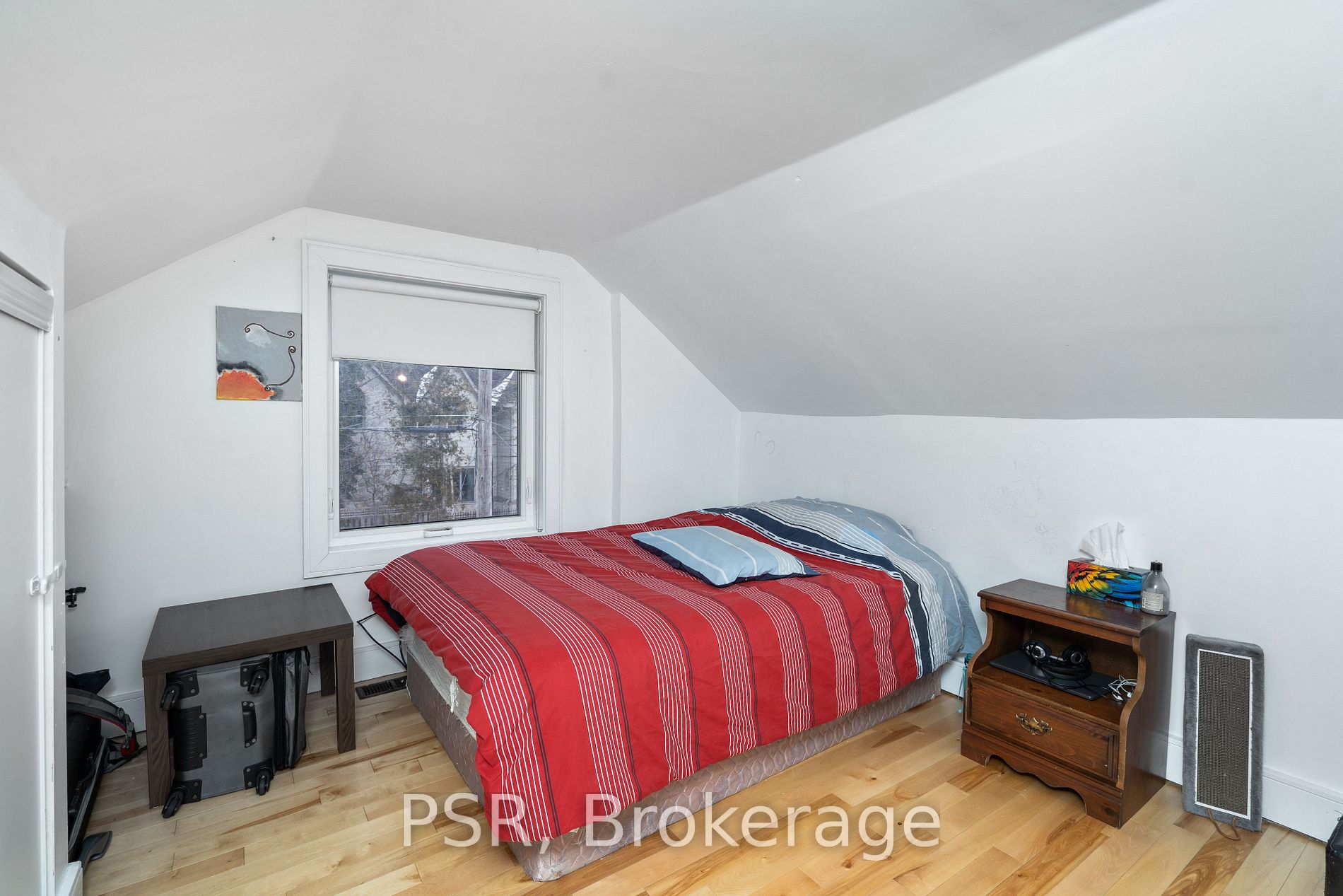 105 Mineola Rd W