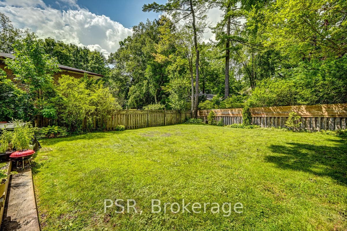 105 Mineola Rd W