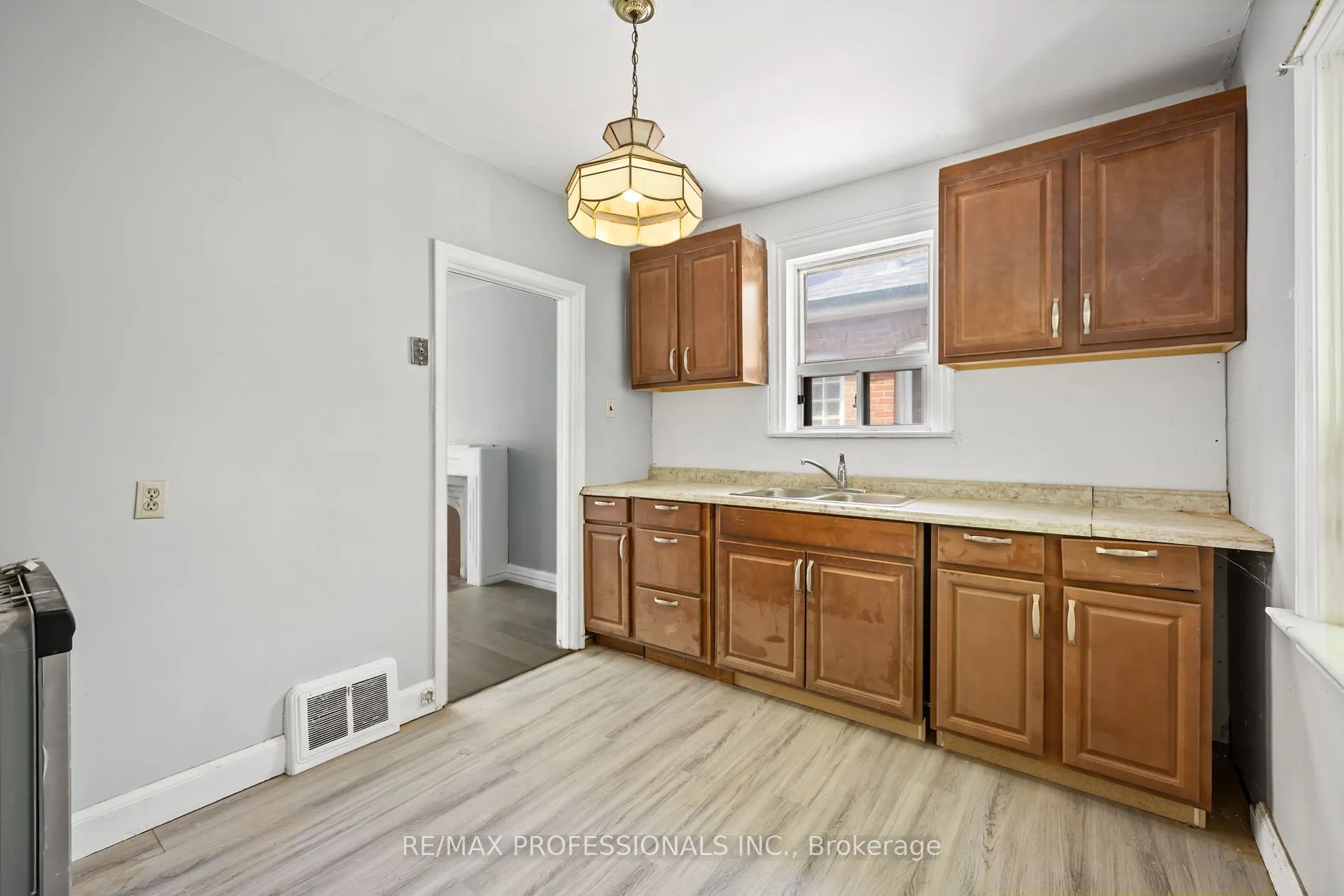 34 Dixon Rd