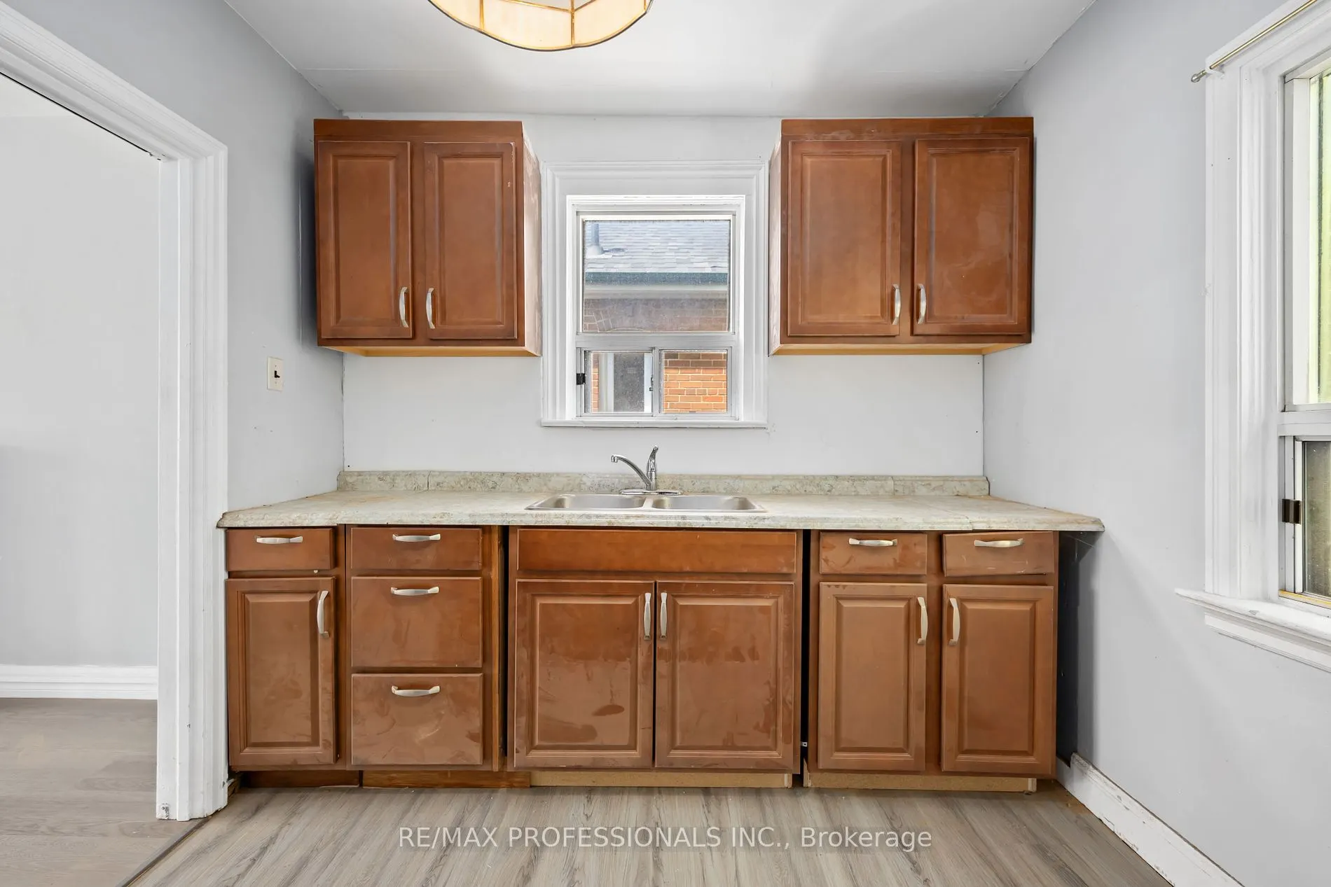 34 Dixon Rd